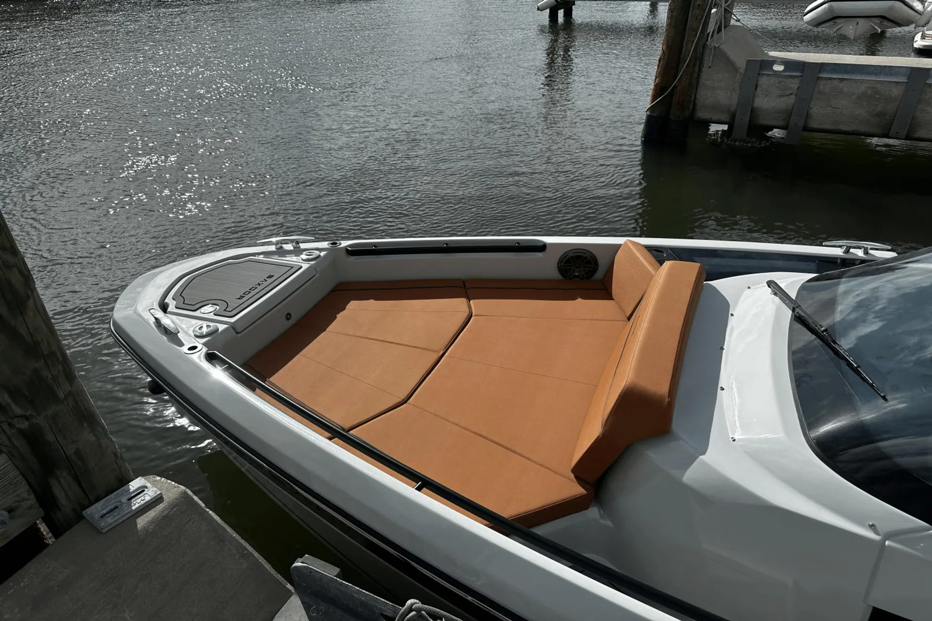 27’ Luxury Yacht – Miami Cruise, Sandbar & Sunset Charter