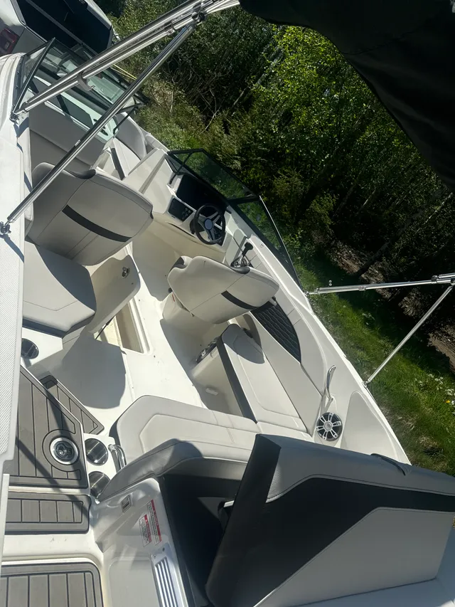 Rent a SEA RAY BOATS bow rider in Mercer Island, WA near me