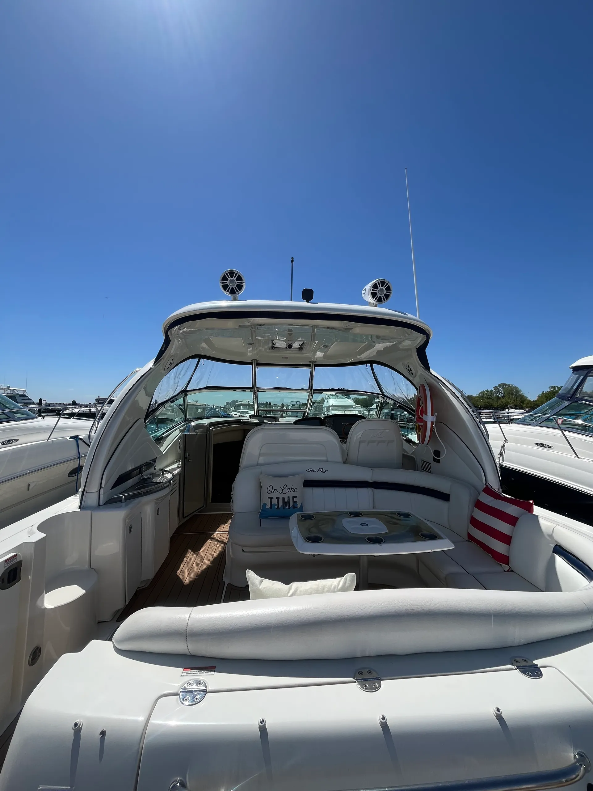 The Spectacular SEA RAY 40 SUNDANCER 