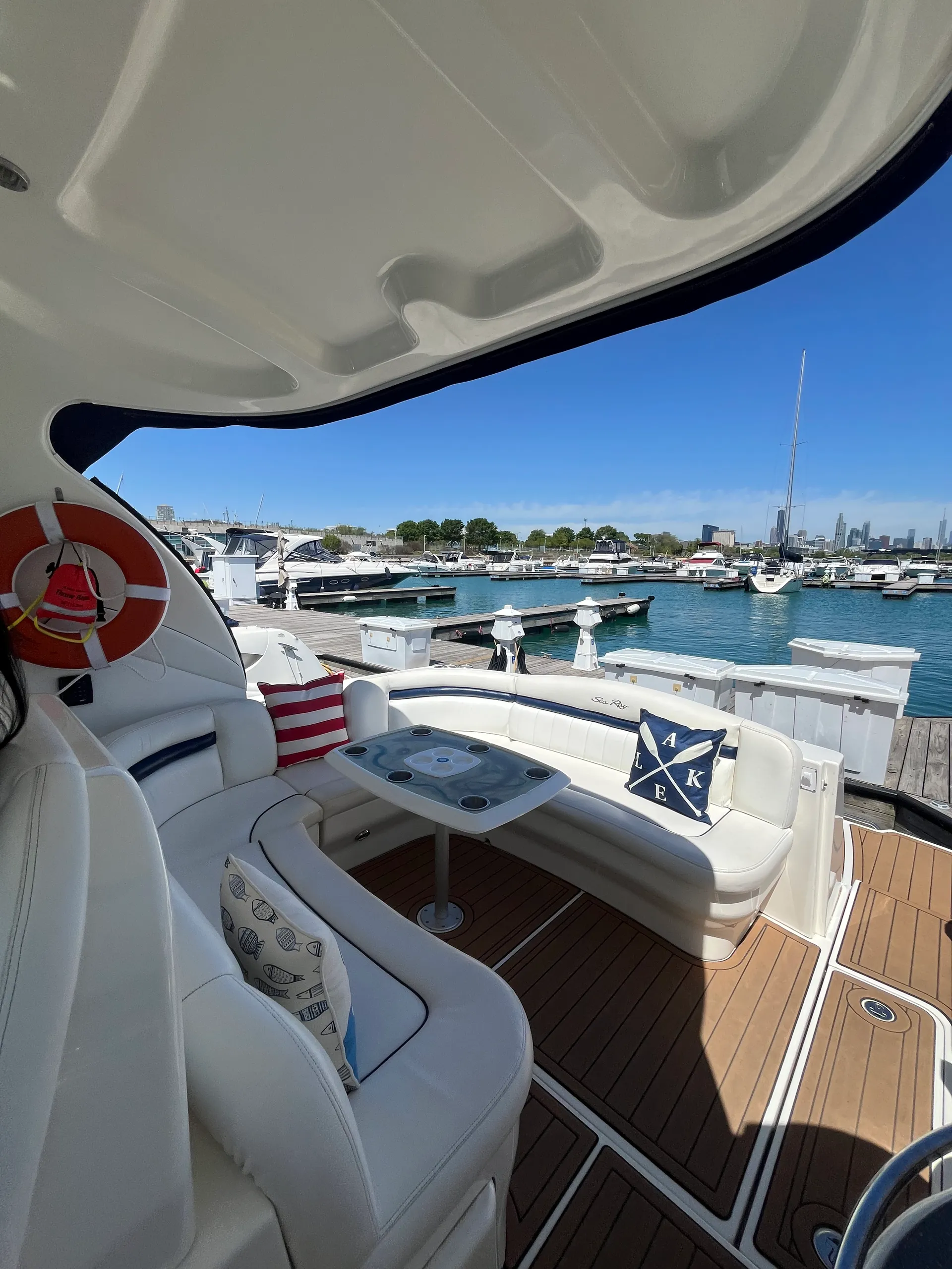 The Spectacular SEA RAY 40 SUNDANCER 