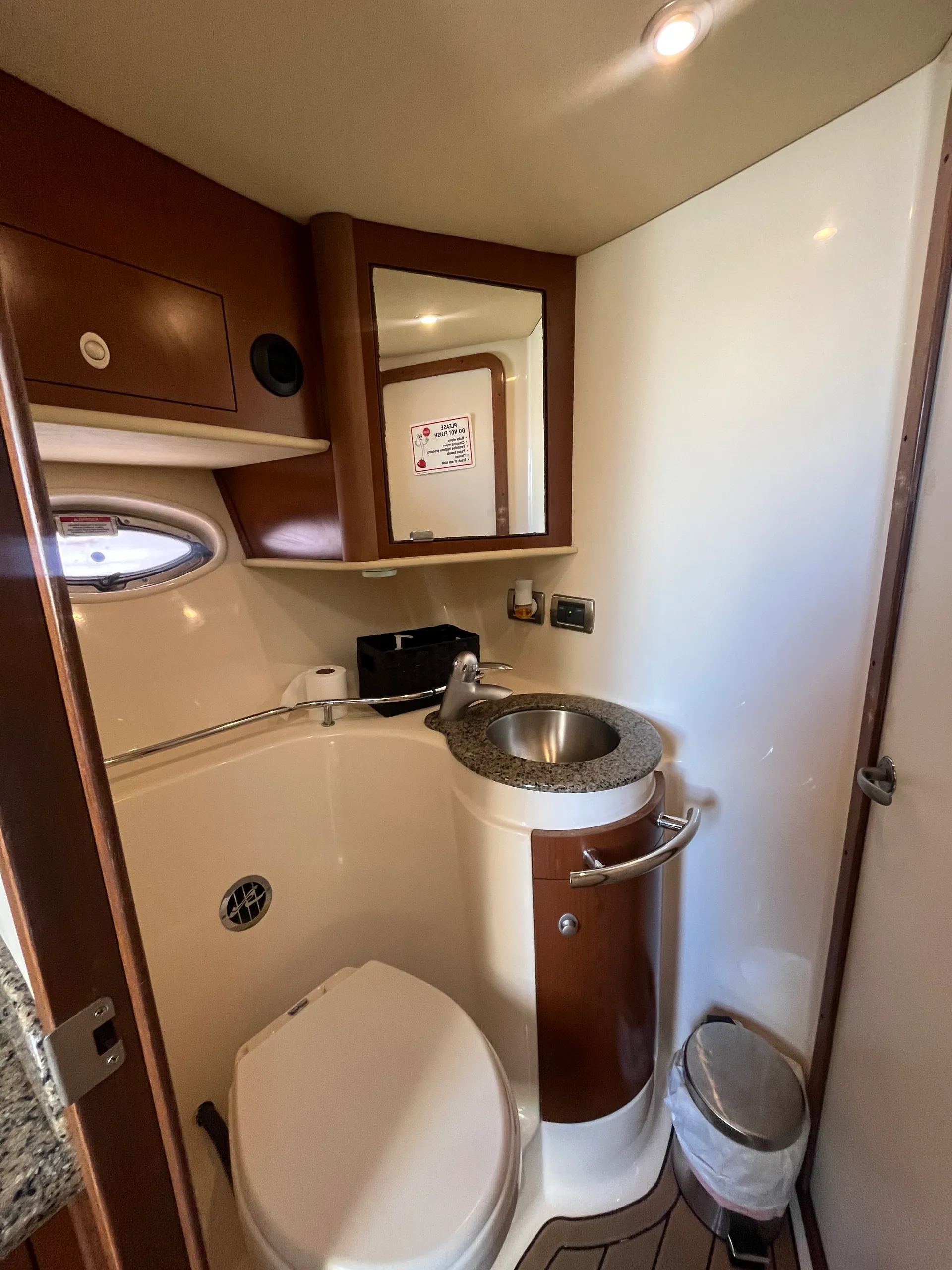 The Spectacular SEA RAY 40 SUNDANCER 