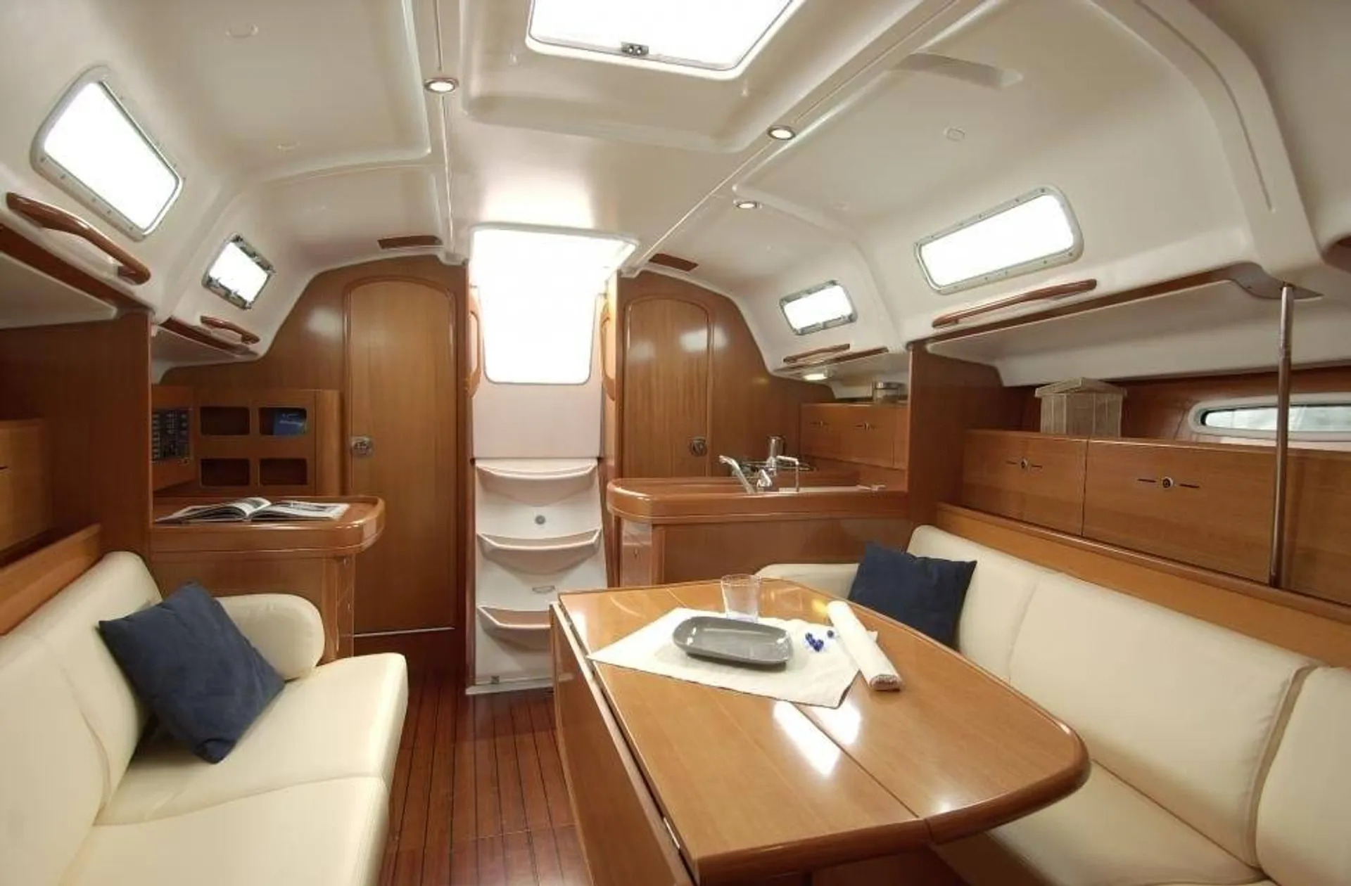 Sailing Charter – Explore the Hamptons from Sag Harbor