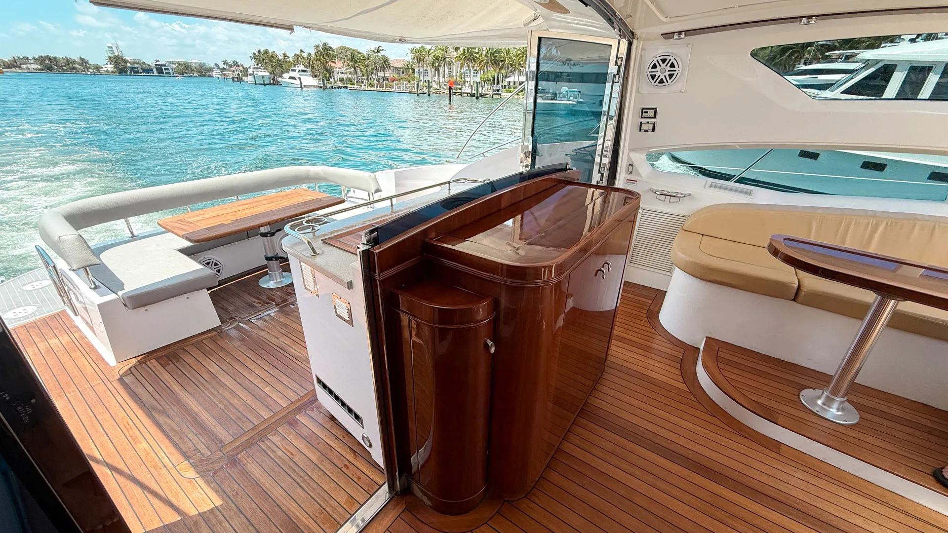 💎60’ Modern Yacht *Free Hour Monday-Thursday*