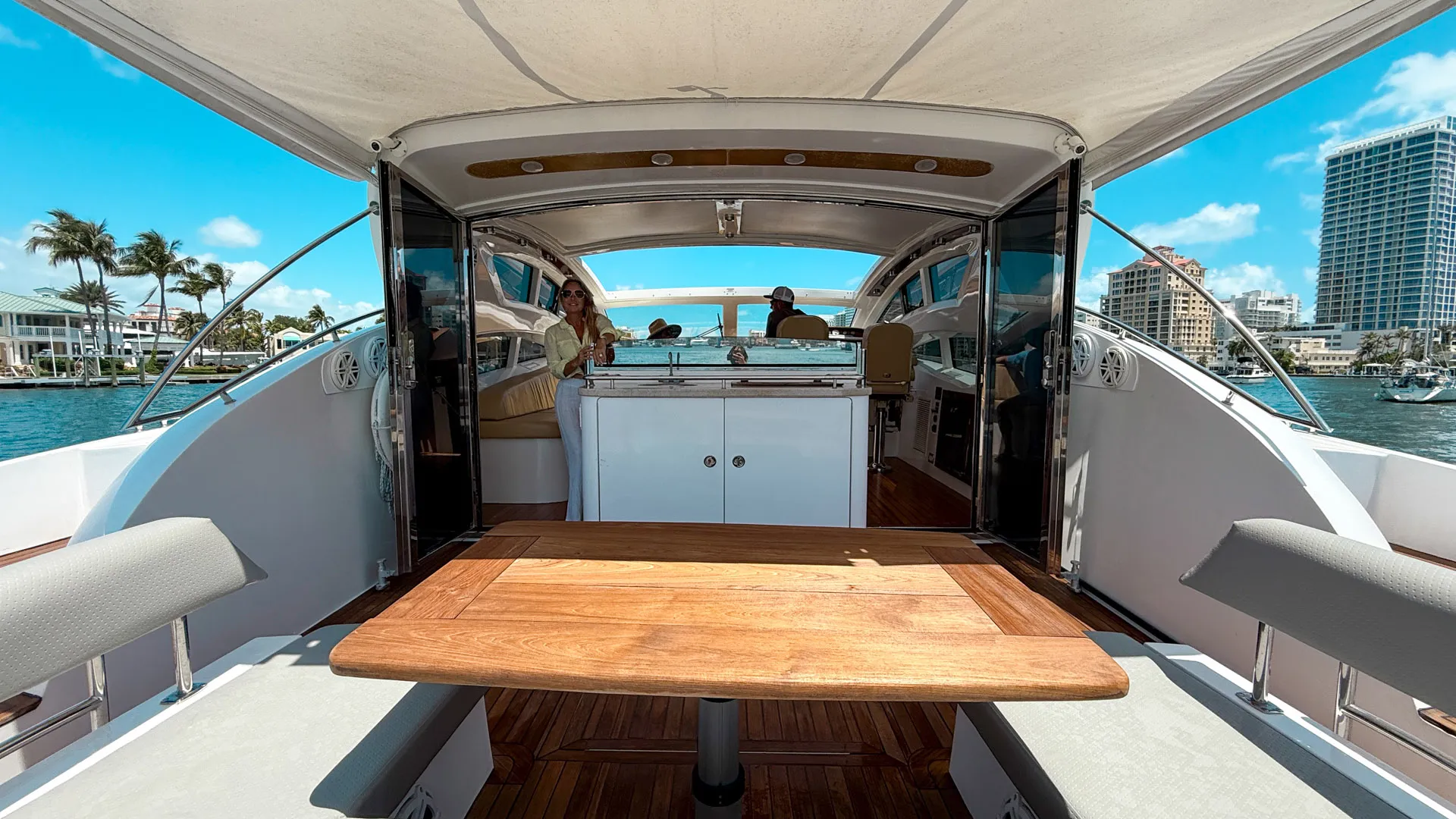 💎60’ Modern Yacht *Free Hour Monday-Thursday*