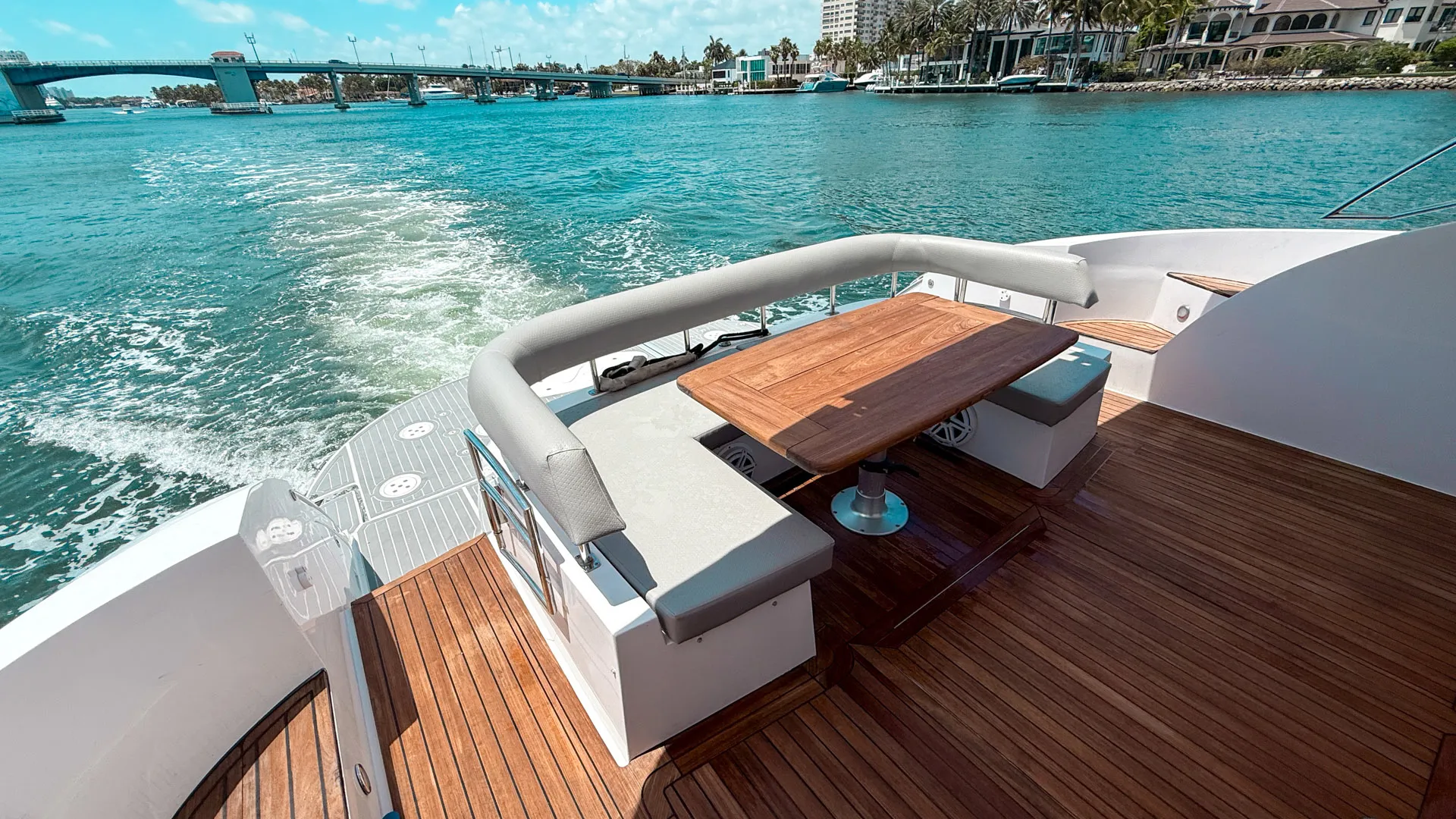 💎60’ Modern Yacht *Free Hour Monday-Thursday*