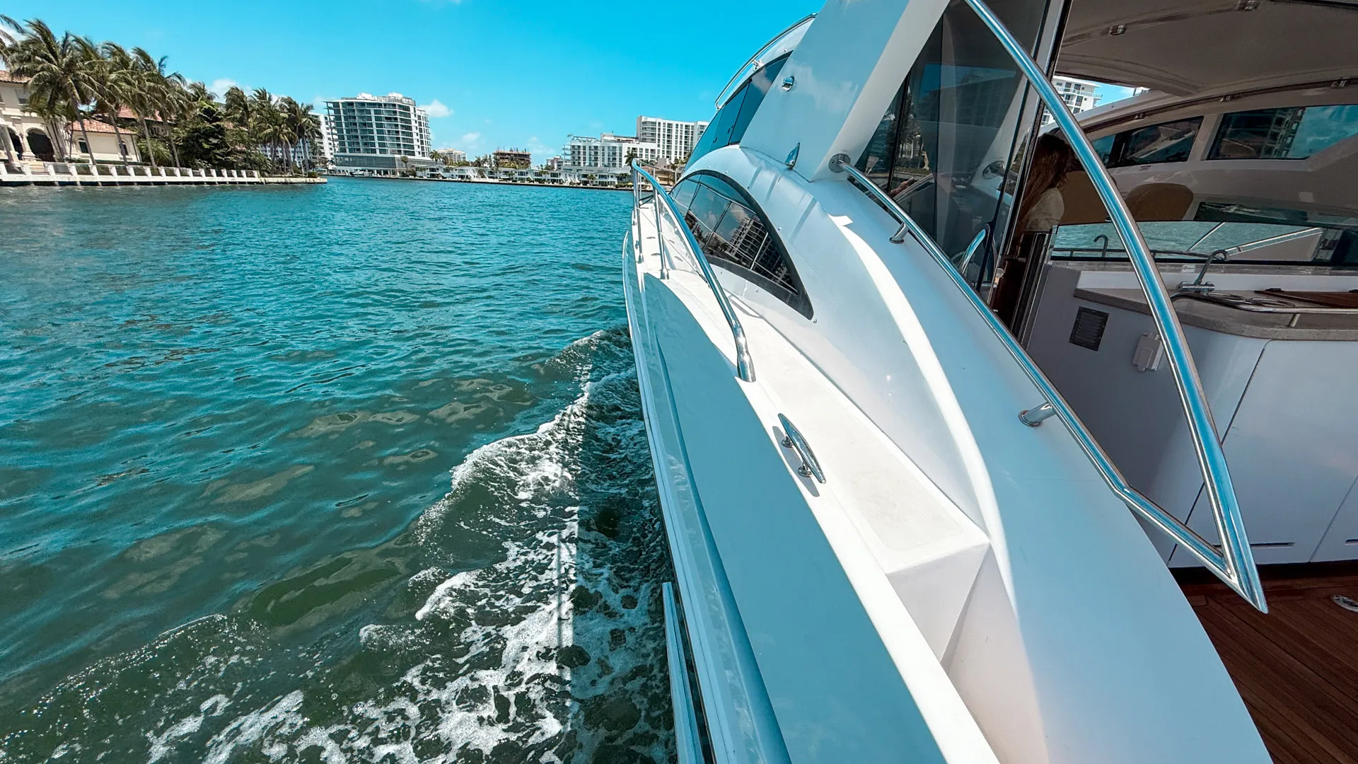 💎60’ Modern Yacht *Free Hour Monday-Thursday*