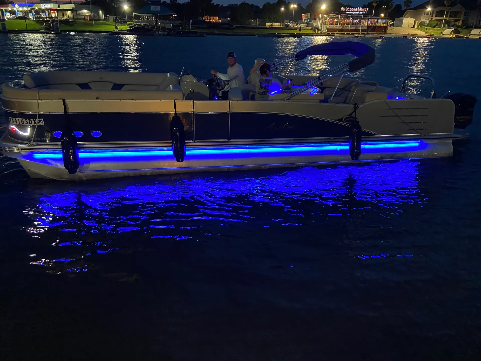 Family- Friendly  Avalon 27’ Entertainer Funship-250HP Best in Class