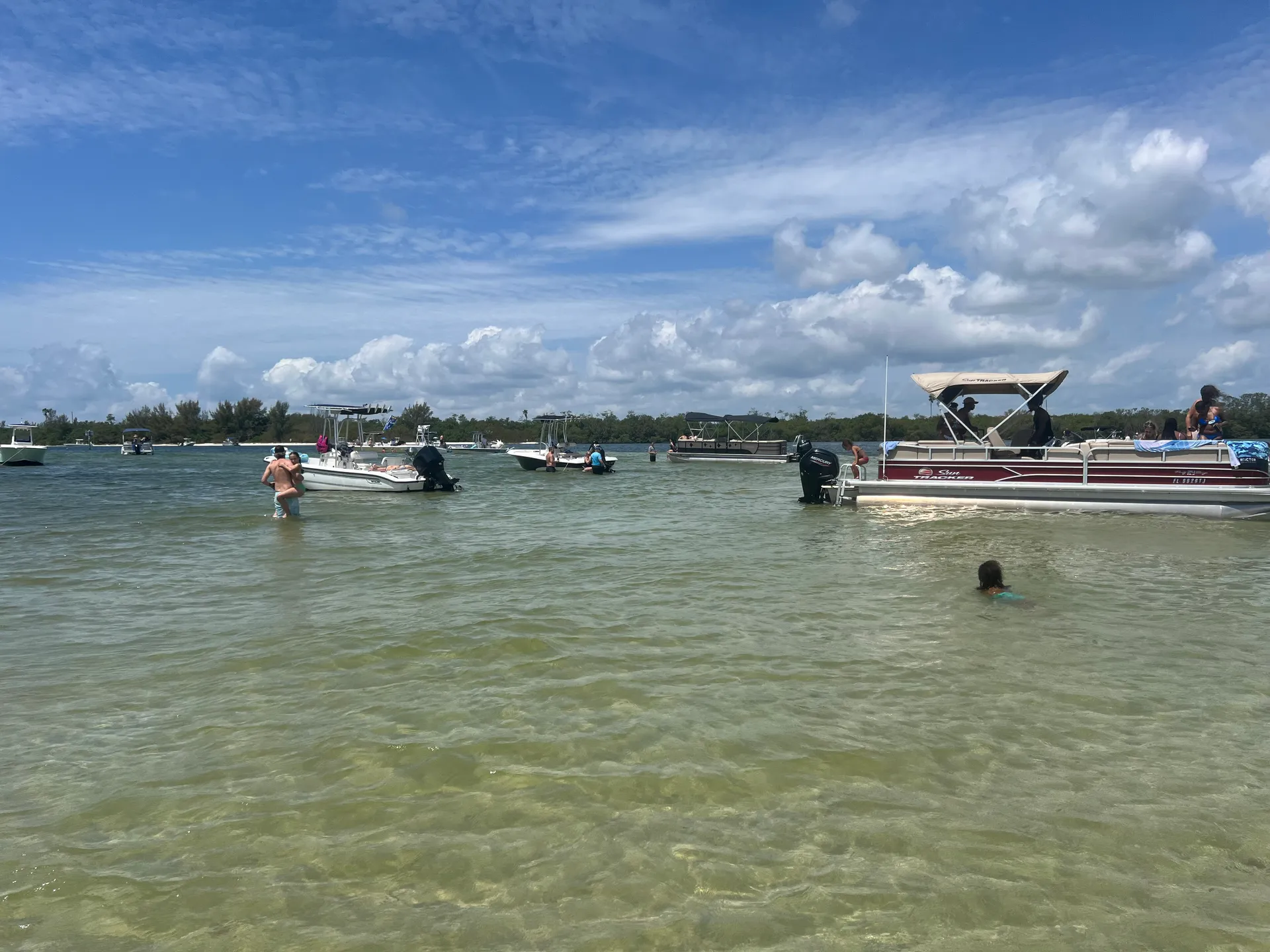 Bentley Luxury Tritoon, No Fishing