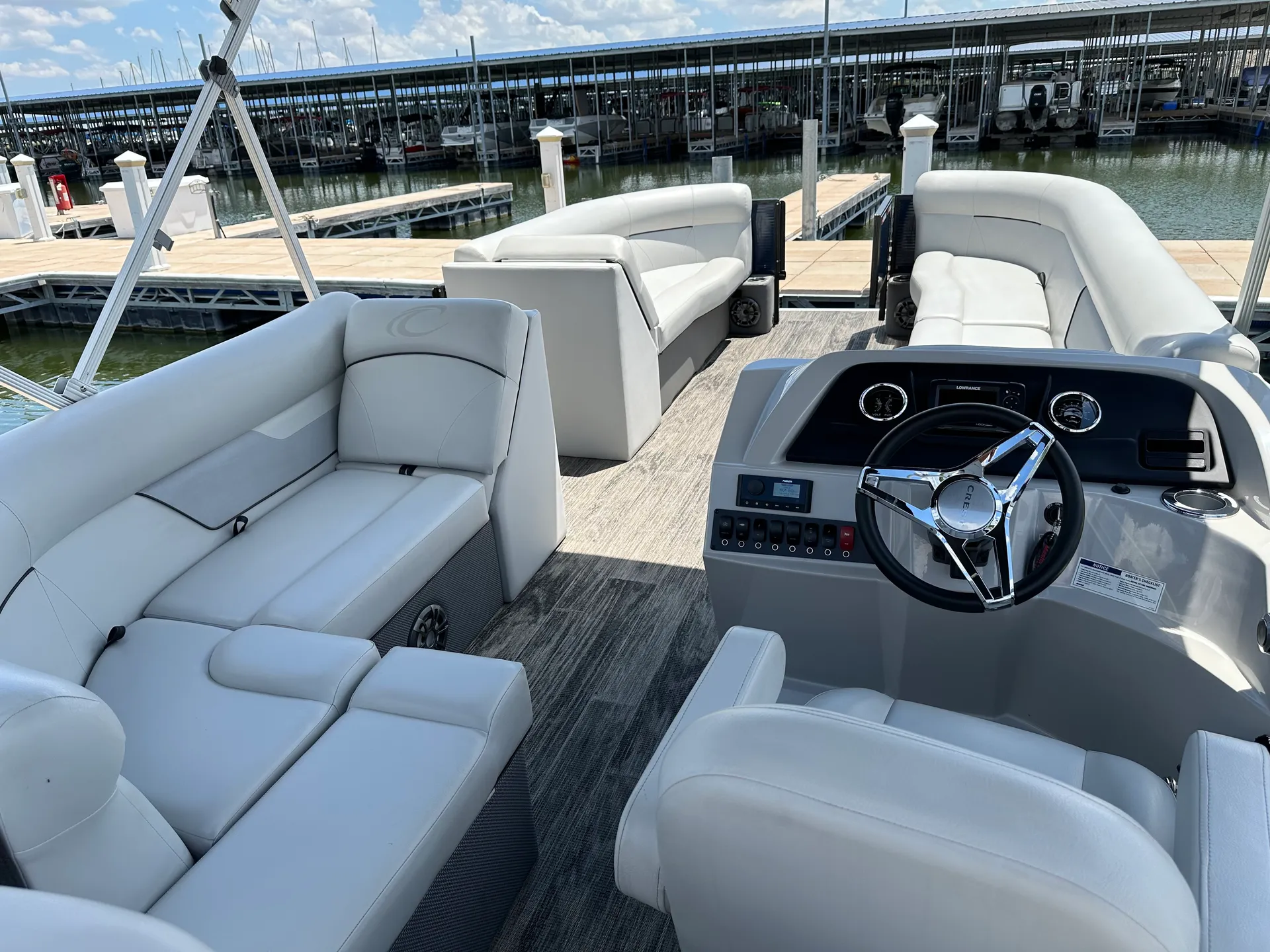 NEW** CREST PONTOON - EAGLE MOUNTAIN LAKE