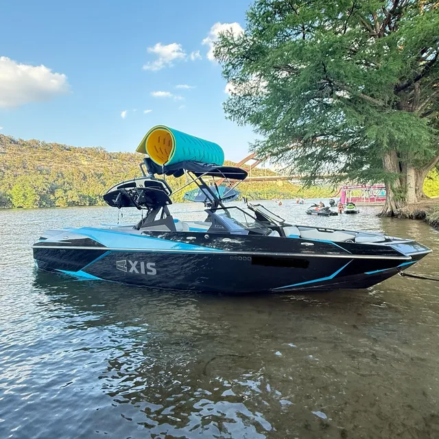 Rent a AXIS ski and wakeboard in Austin, TX near me