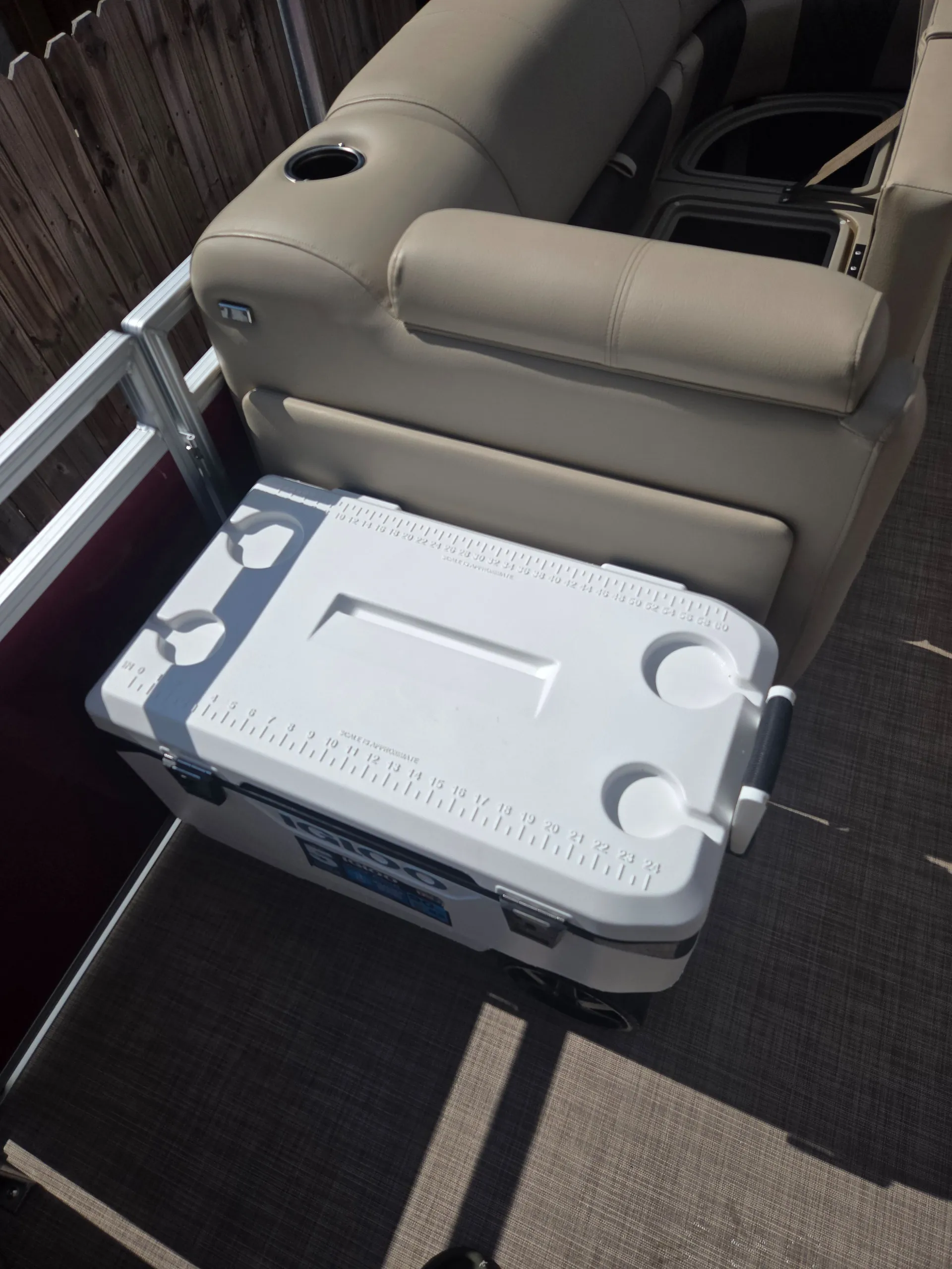 SUN TRACKER PARTY BARGE 22 DLX in Fort Walton Beach, FL — photo 5