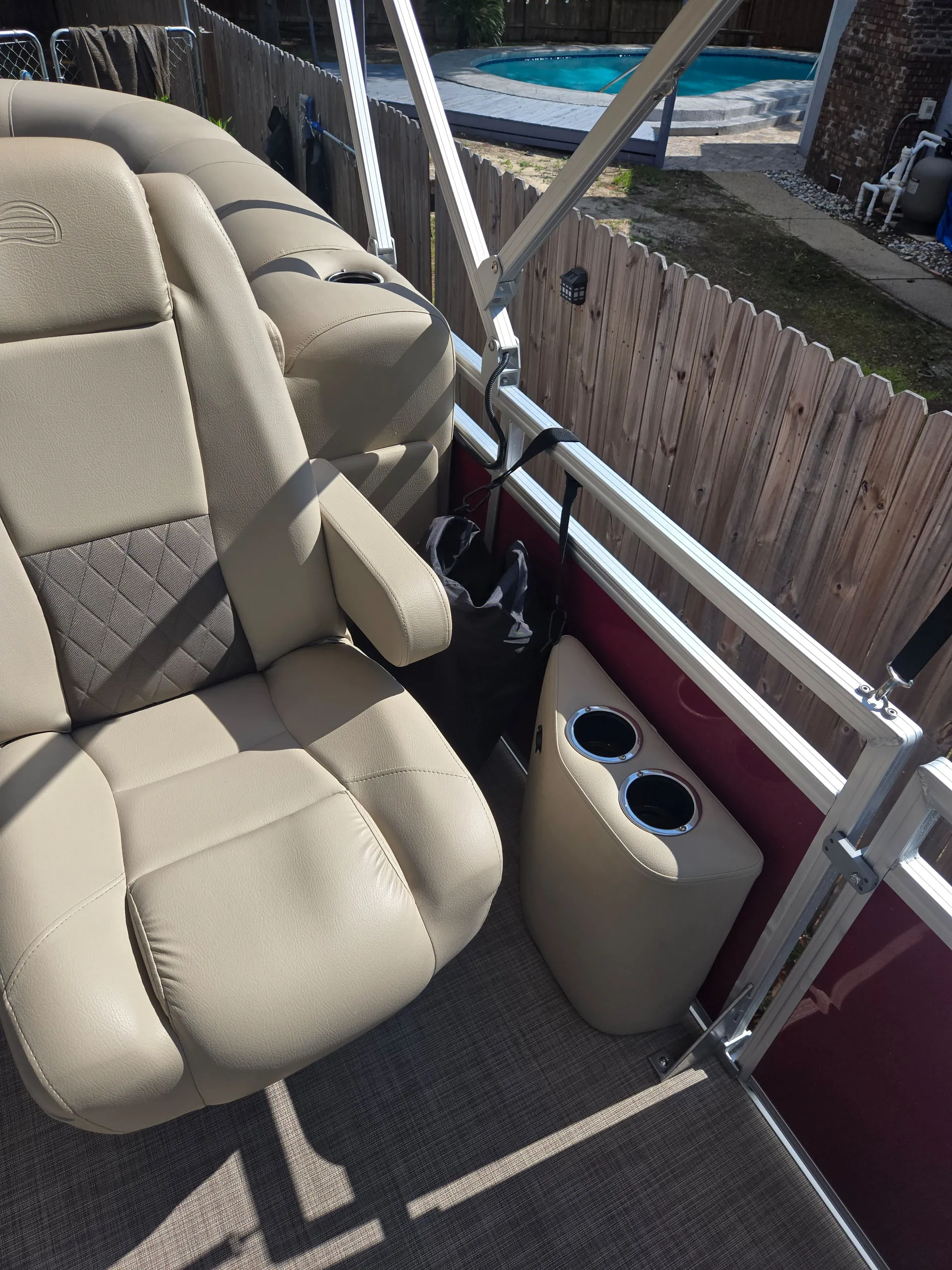 SUN TRACKER PARTY BARGE 22 DLX in Fort Walton Beach, FL — photo 8