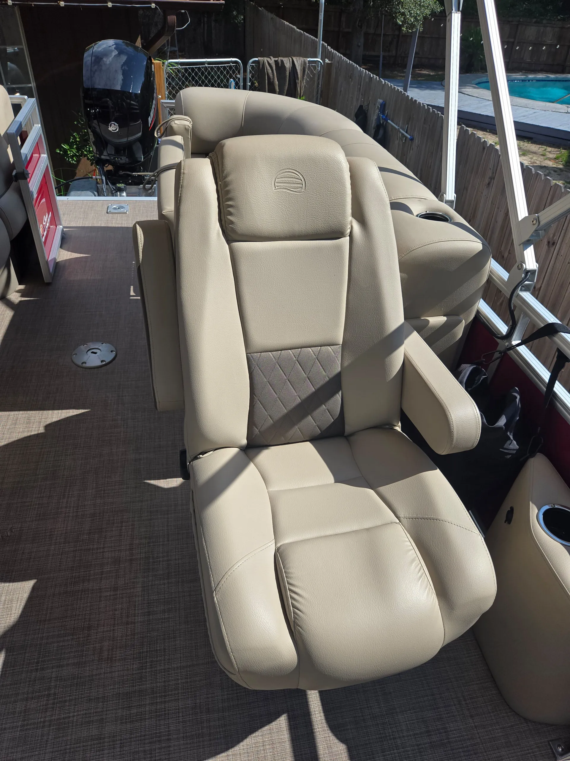 SUN TRACKER PARTY BARGE 22 DLX in Fort Walton Beach, FL — photo 10