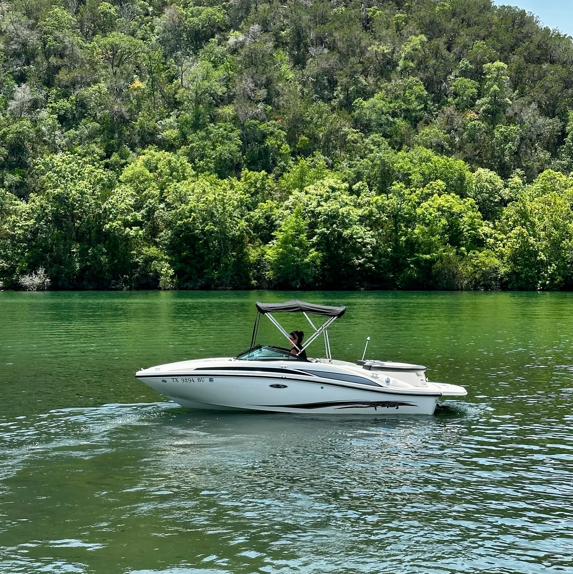 Explore the Waters w/ 20ft SeaRay–Rent Your Dream Boat!Speed w/ Style!