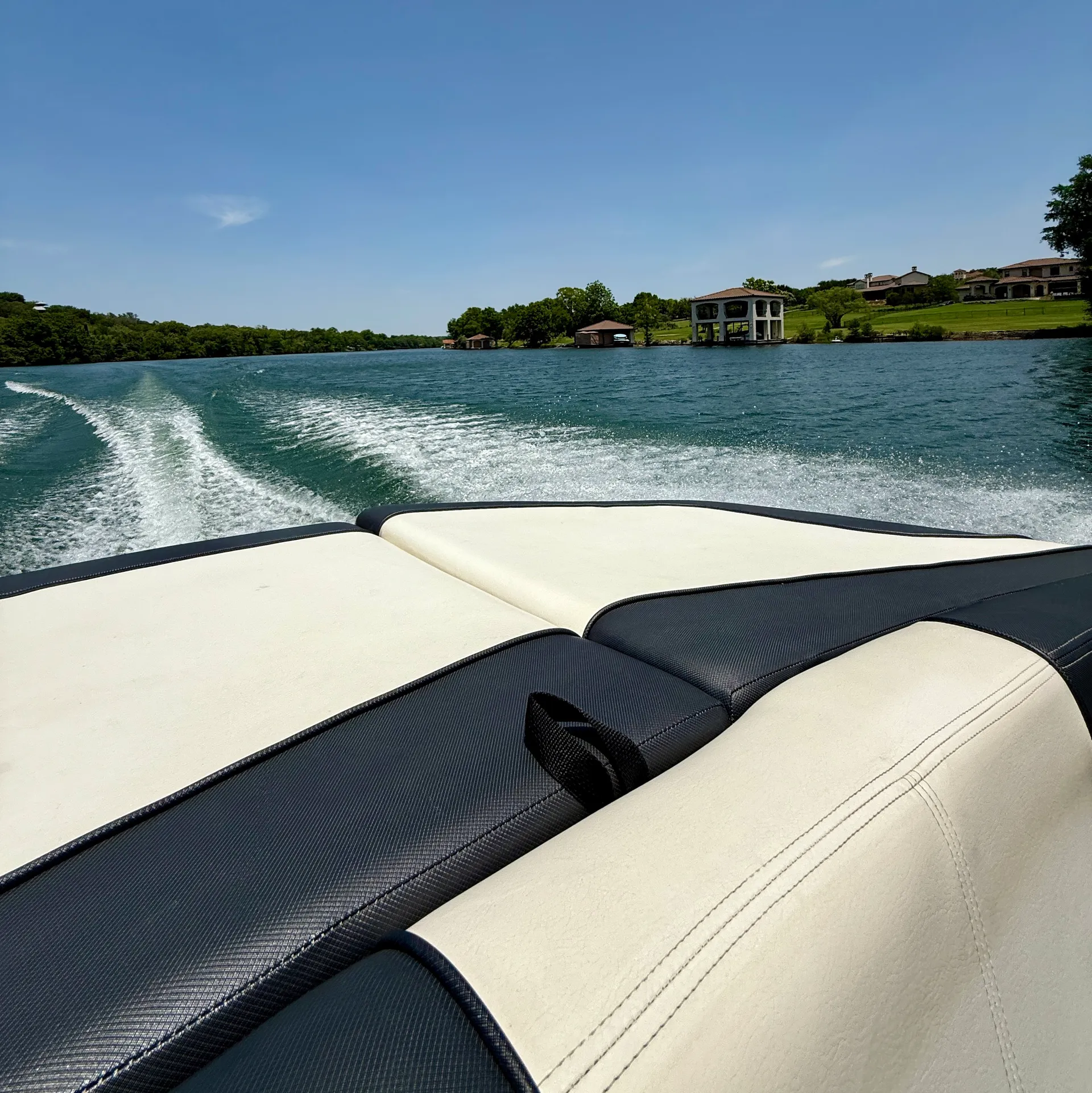 Explore the Waters w/ 20ft SeaRay–Rent Your Dream Boat!Speed w/ Style!