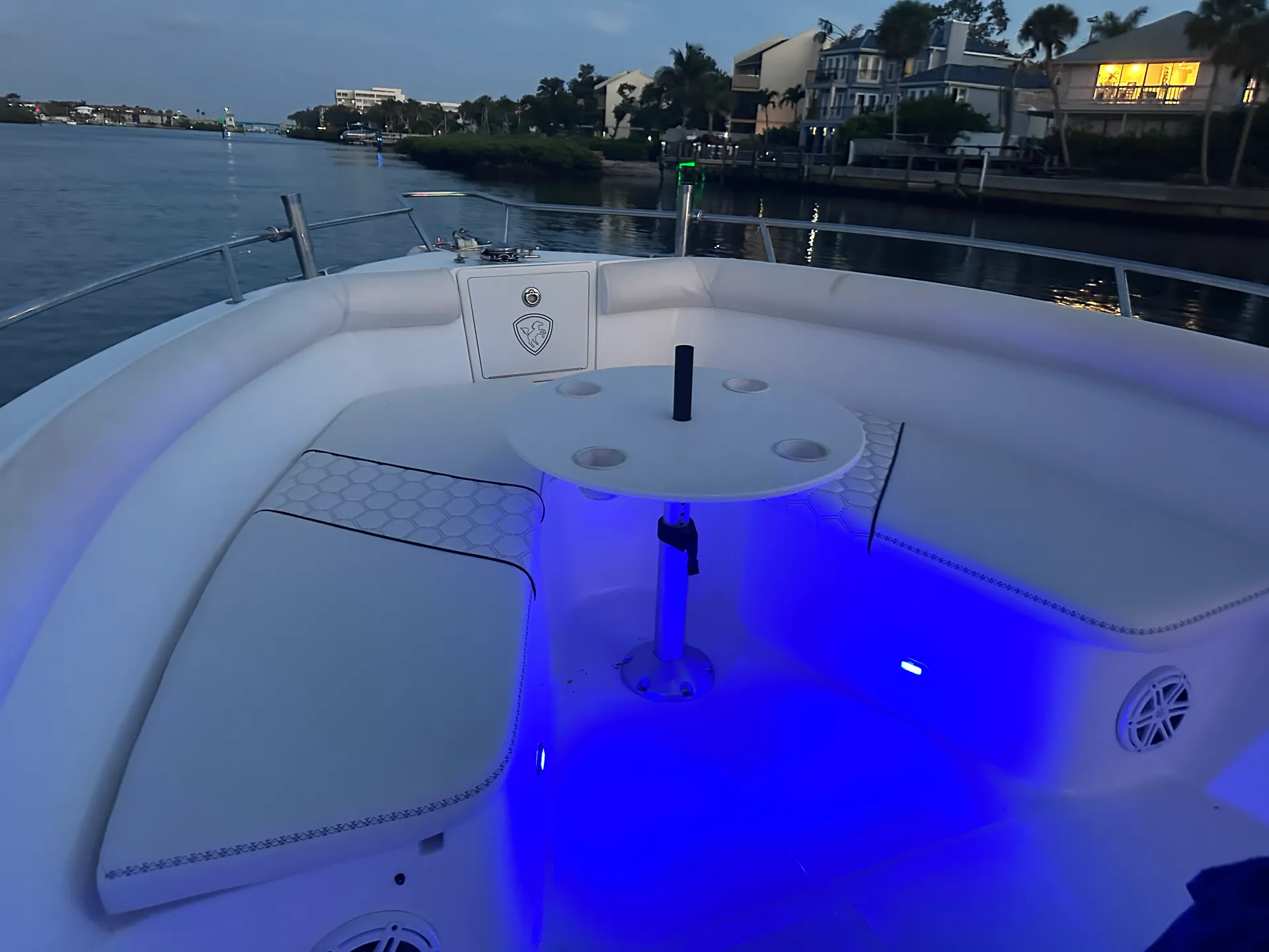 28’ Dolphin-Watching & Sightseeing Charter – Explore Sarasota