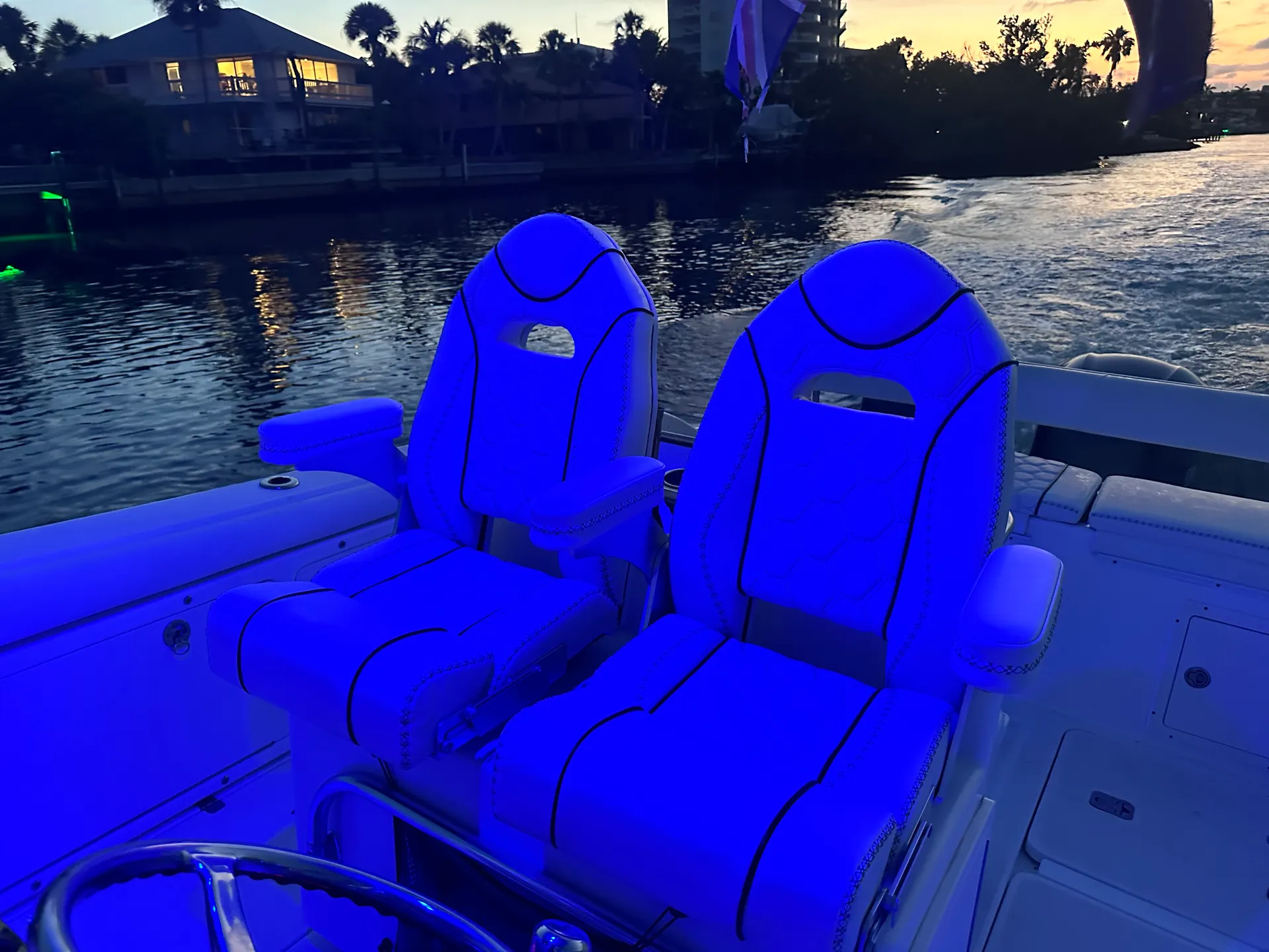 28’ Dolphin-Watching & Sightseeing Charter – Explore Sarasota