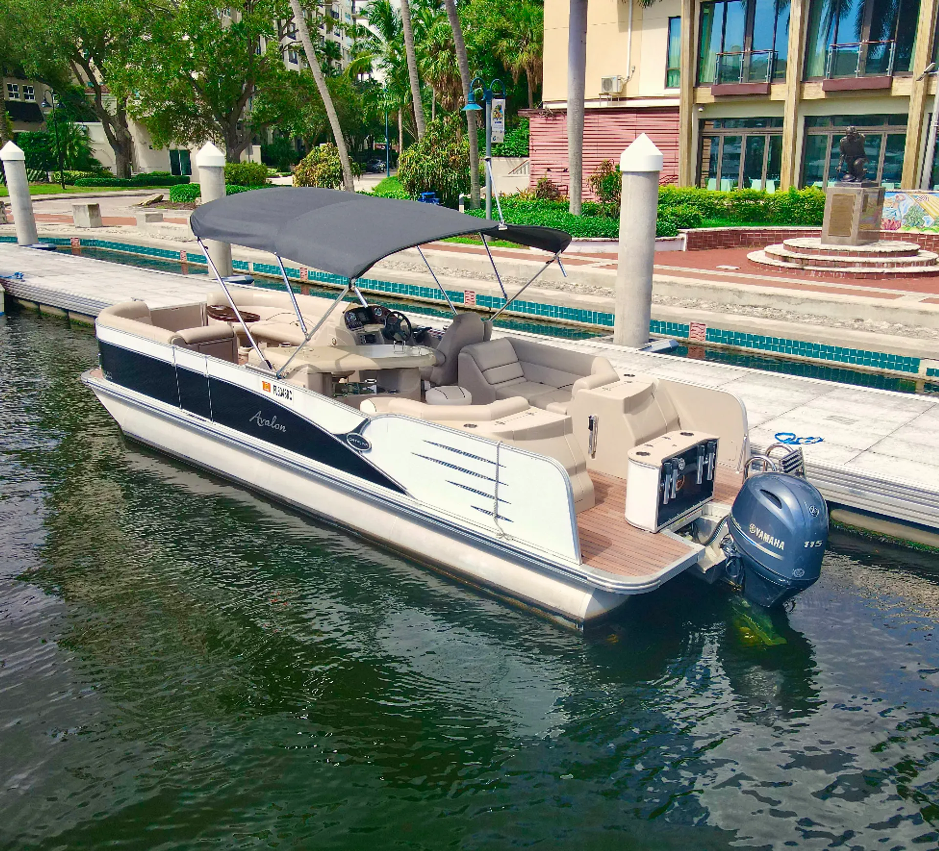 AVALON PONTOONS 26' CATALINA ENTERTAINER in Fort Lauderdale, FL — photo 2