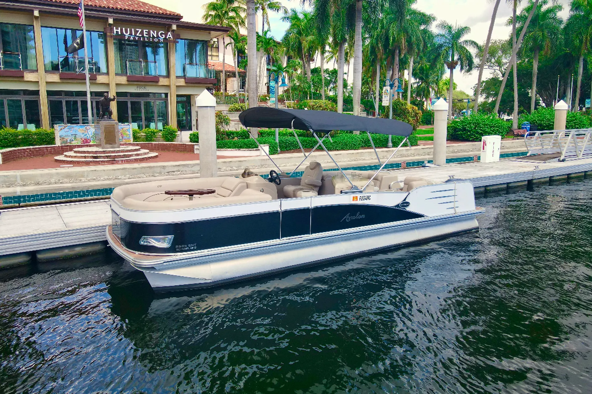 AVALON PONTOONS 26' CATALINA ENTERTAINER in Fort Lauderdale, FL — photo 3