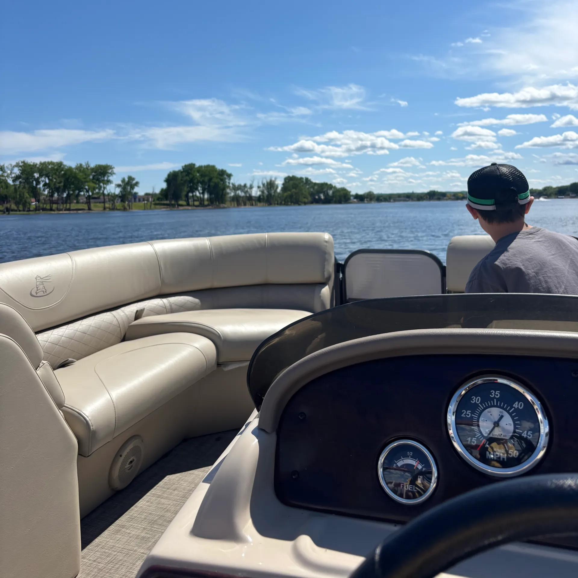 22’ Misty Harbor on the Mississippi - Family Fun - Shaded Bar