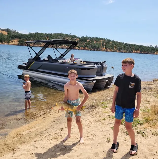 Rent a MANITOU PONTOON pontoon in Roseville, CA near me