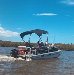 18’ Sun Tracker Pontoon for Relaxing Cruises & Fishing!