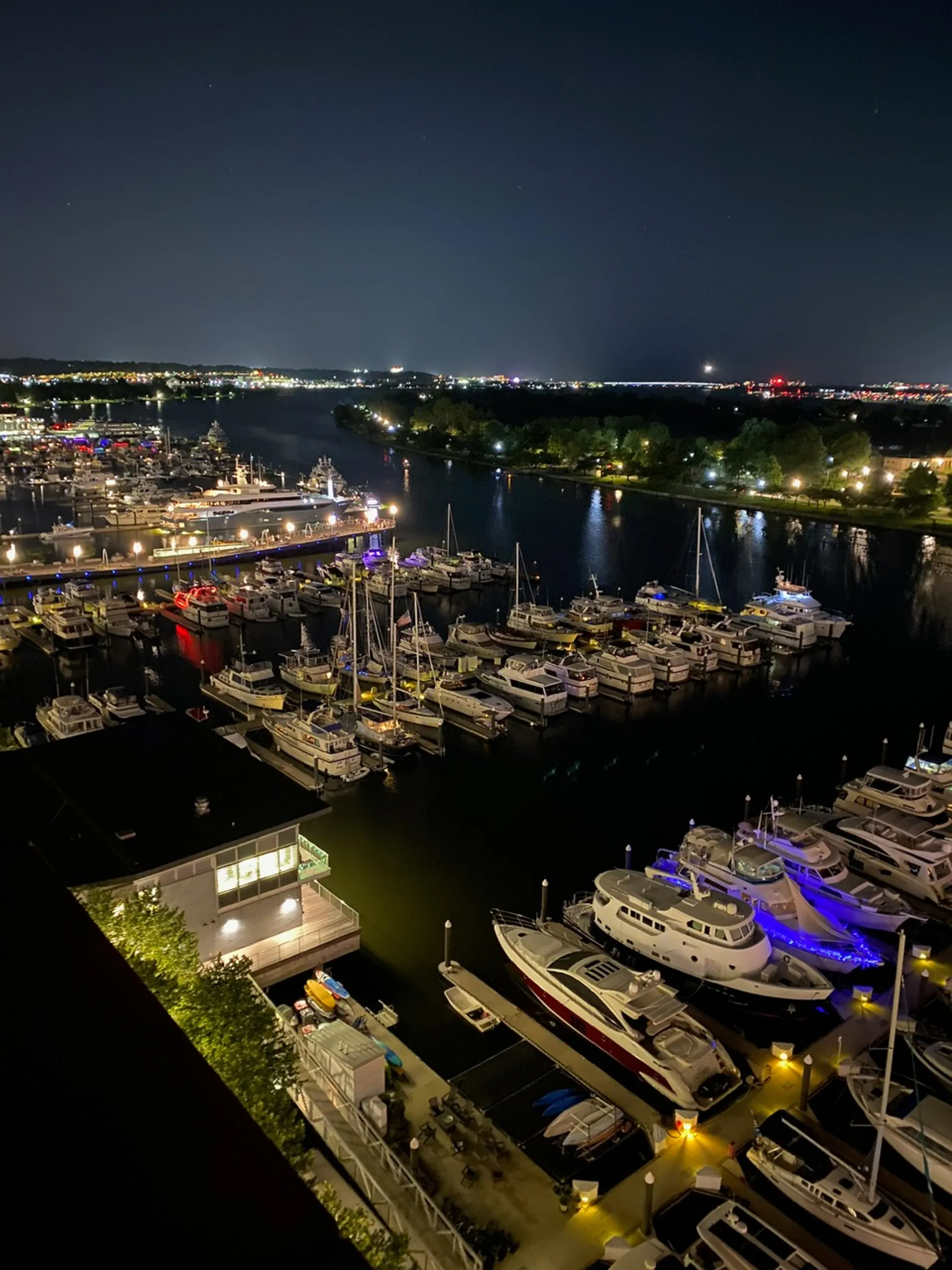 Paint, party and yacht with us! Climb aboard the 45ft Sea Ray