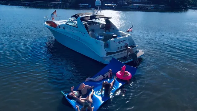 Rent a Sea Ray Boats motor yacht in Lake Ozark, MO near me
