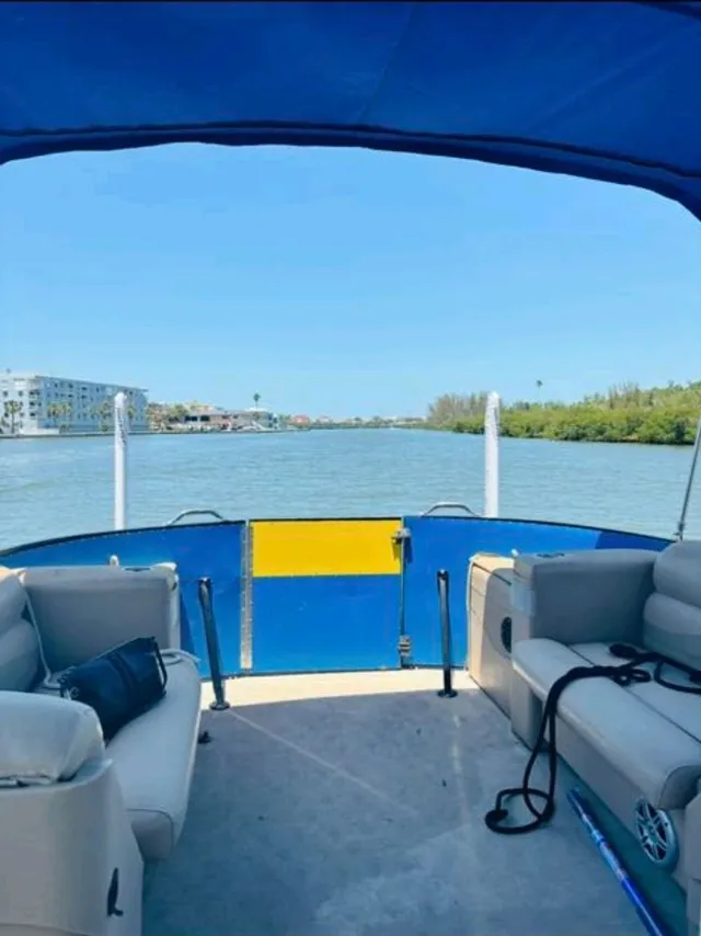 Rent a Bahamas pontoon in St. Petersburg, FL near me