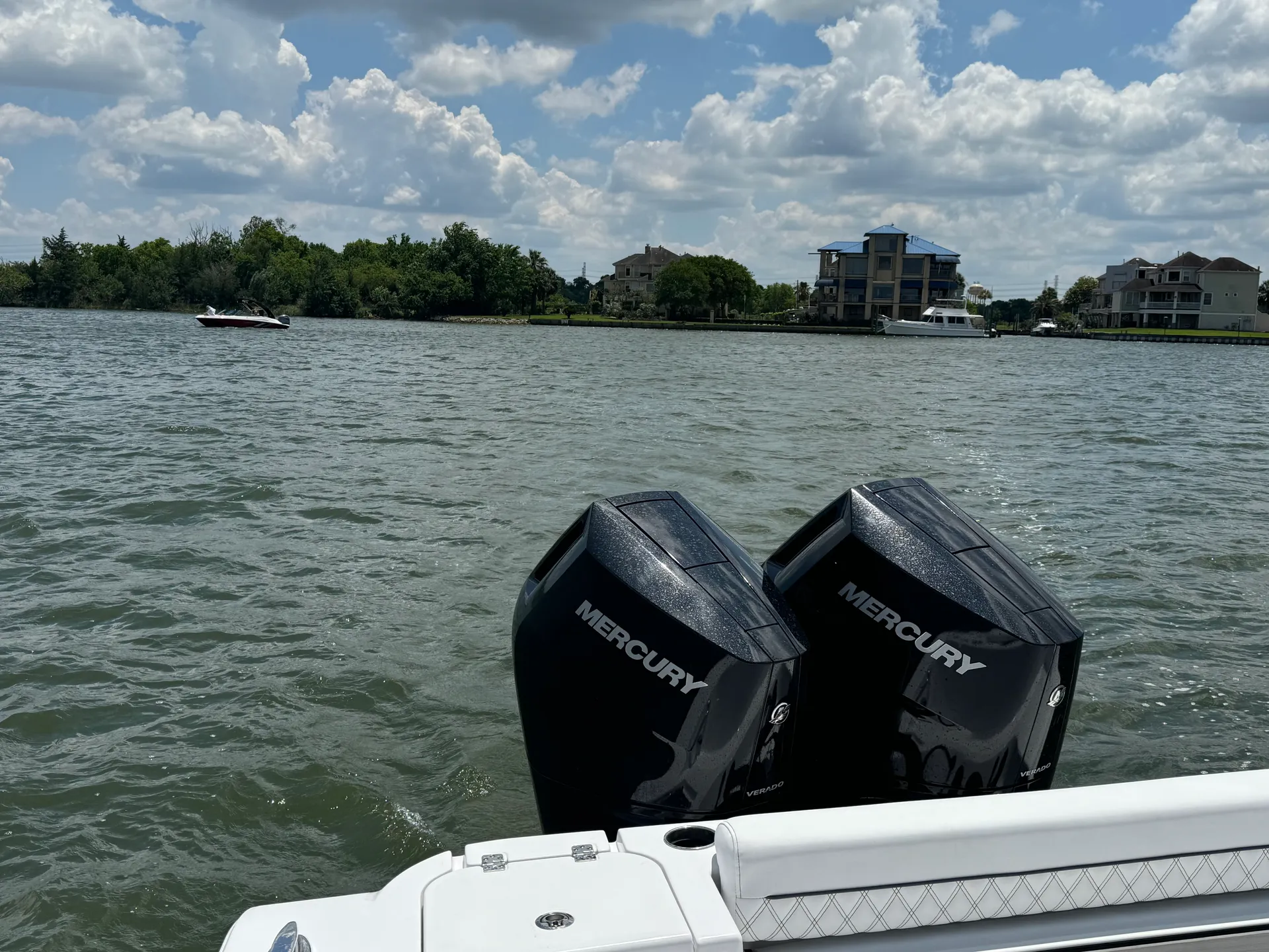 Cruise in Comfort – 2025 Sportsman 32' Seakeeper