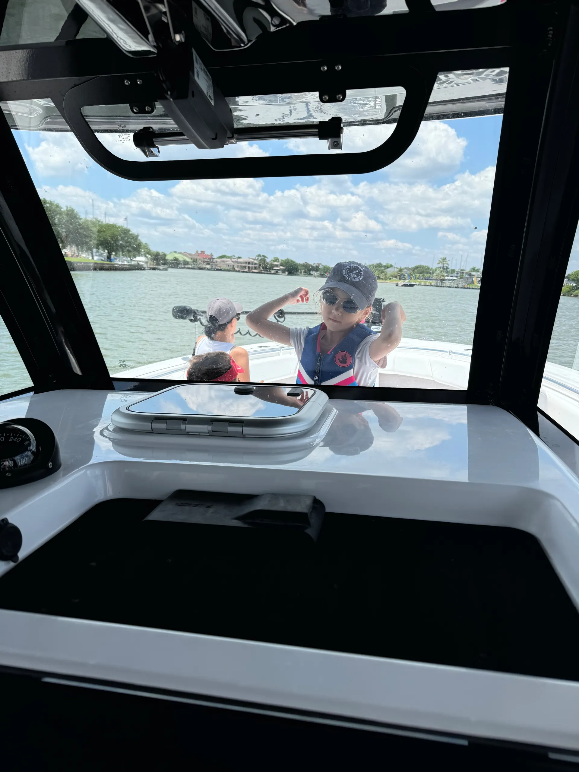 Cruise in Comfort – 2025 Sportsman 32' Seakeeper