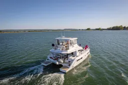 Crewed Leopard 43 Power Cat. 
