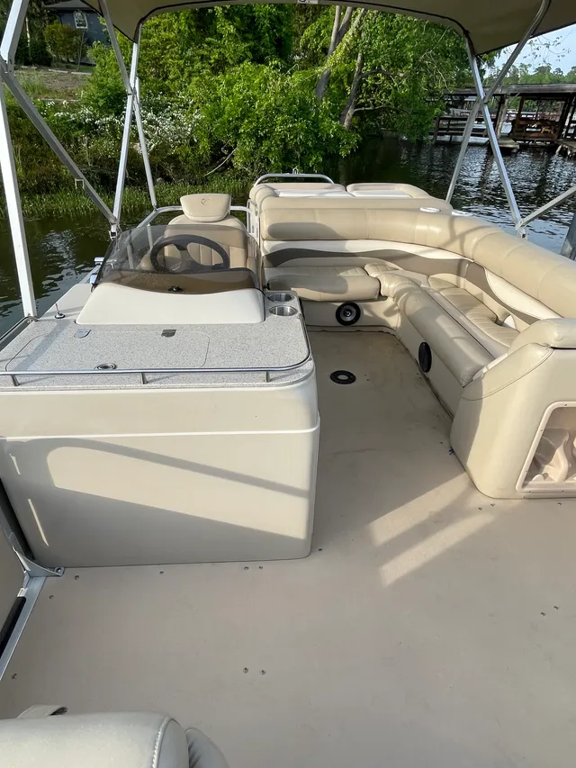 Rent a Cypress cay pontoon in New London, NC near me