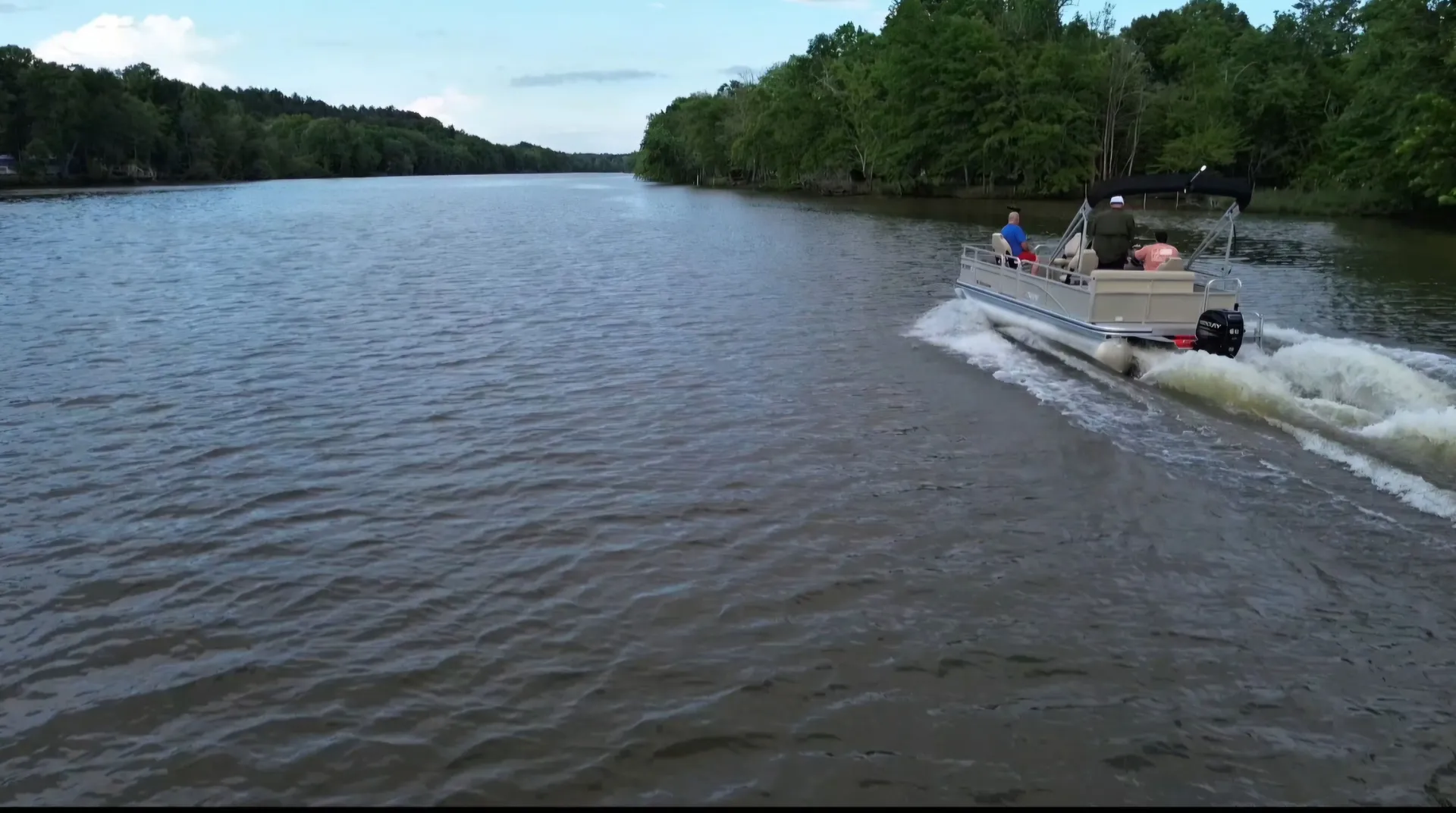  19ft Pontoon on Lake Wedowee – Great for Fishing & Cruising! 🎣🌊