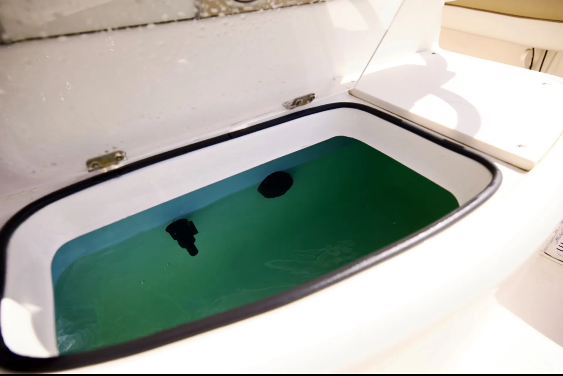 New! Deluxe Center Console Ideal For Cruising! 