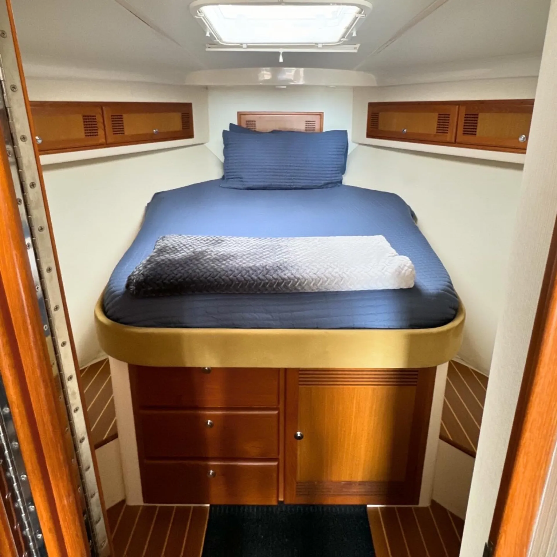 Luxury Cabo 35 Flybridge Charter - All Inclusive