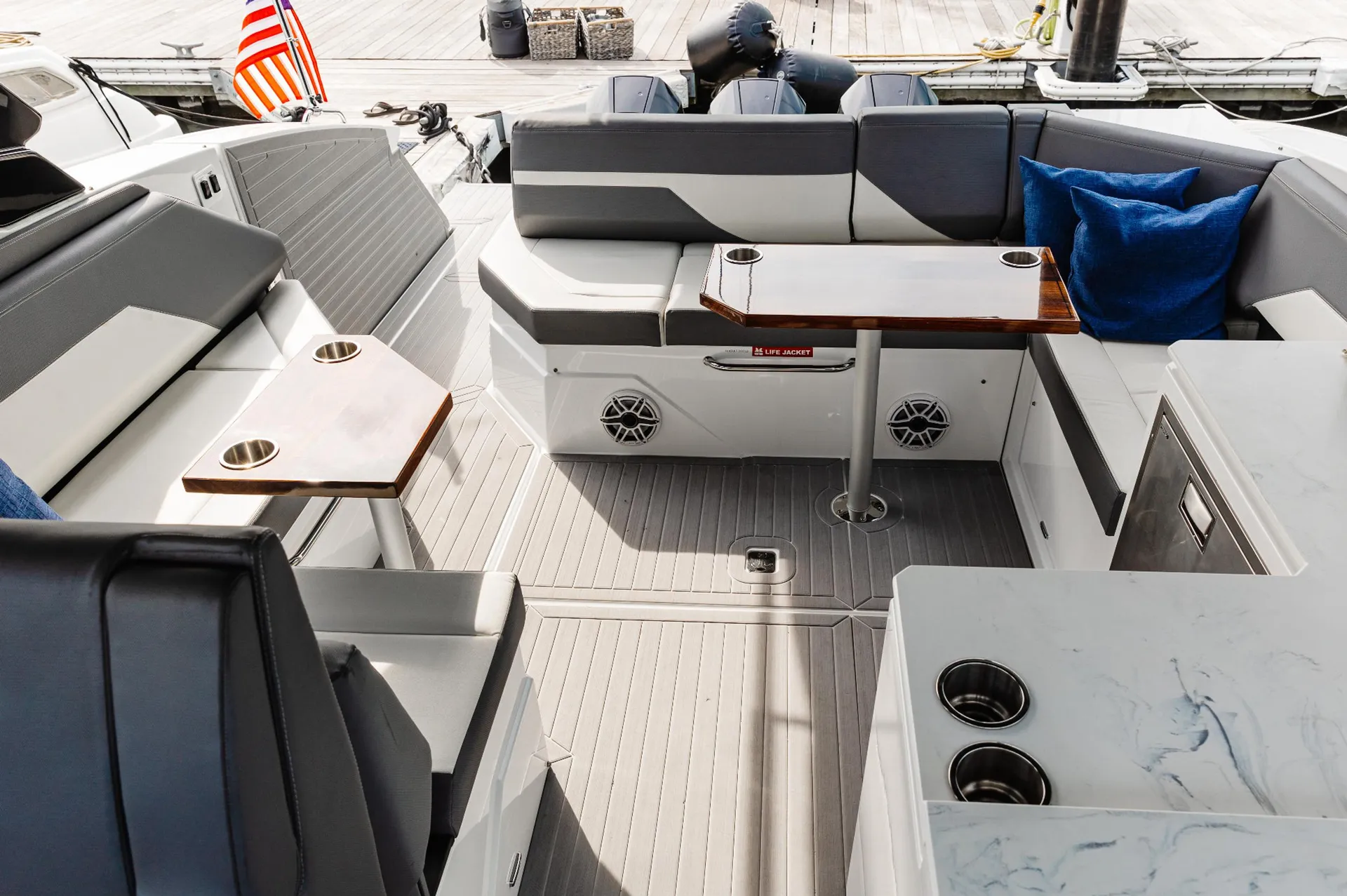 *Female Owned*-Manhattan #1 Luxury Yacht- 12 Passengers 