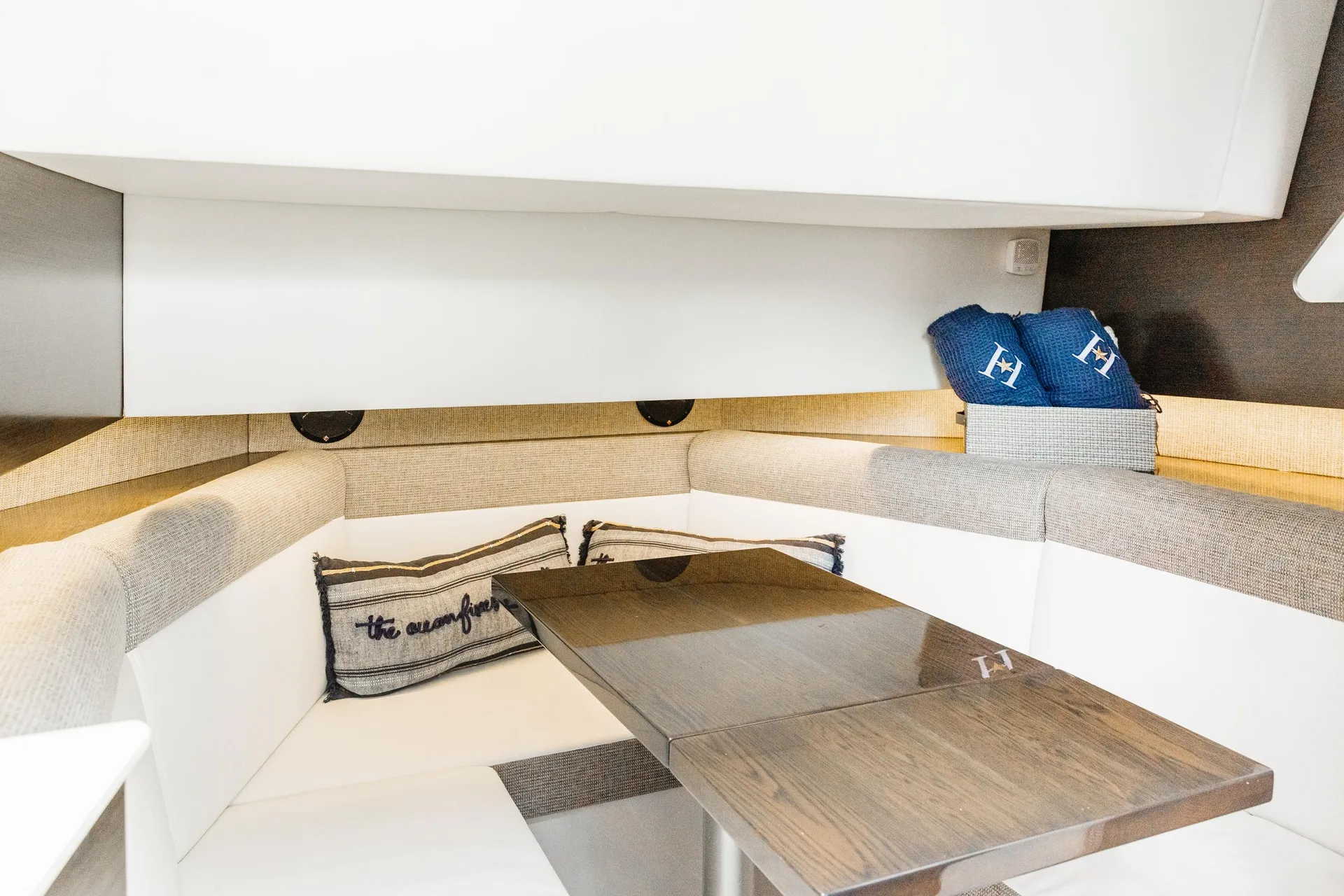 *Female Owned*-Manhattan #1 Luxury Yacht- 12 Passengers 