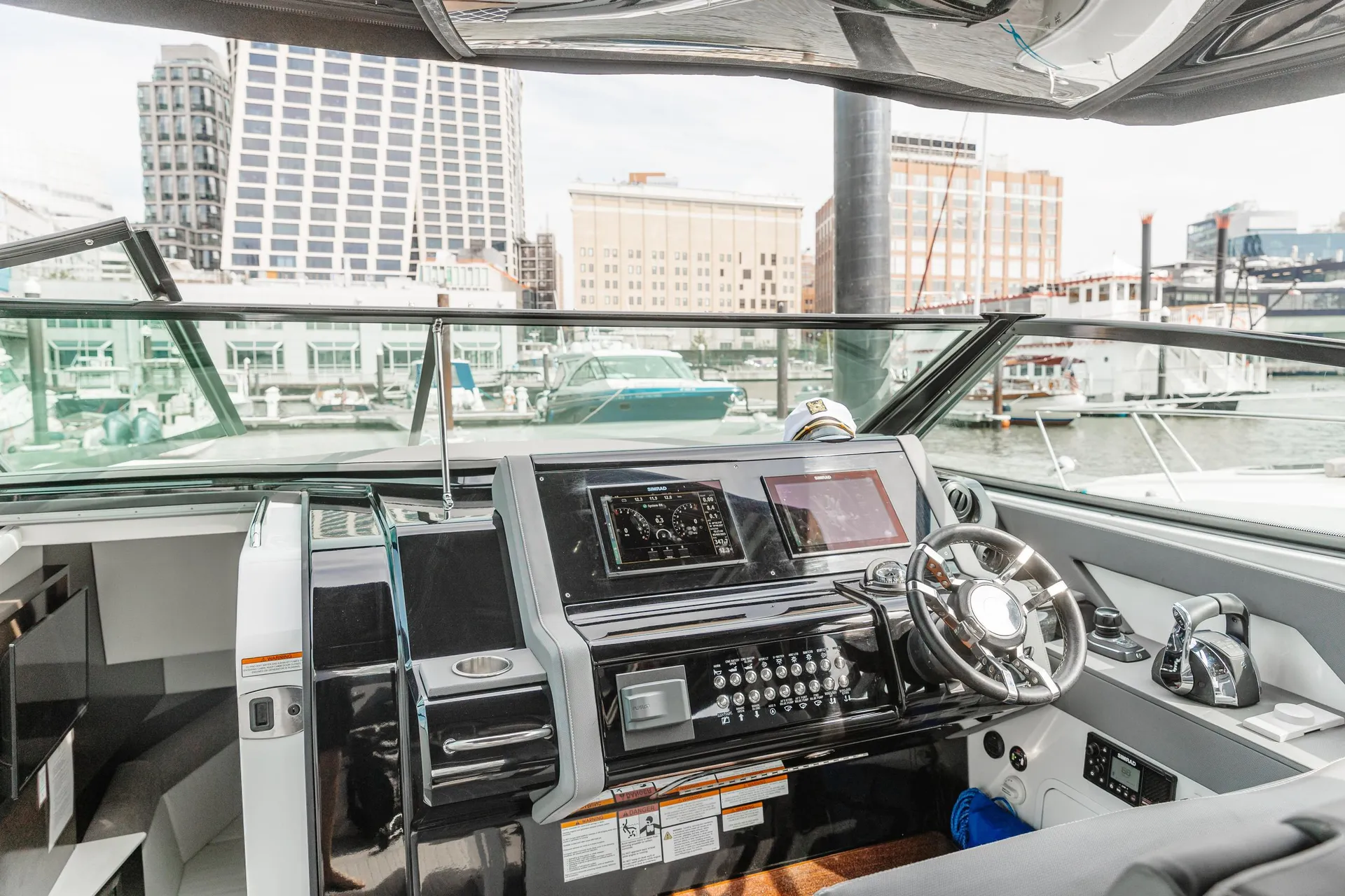 *Female Owned*-Manhattan #1 Luxury Yacht- 12 Passengers 