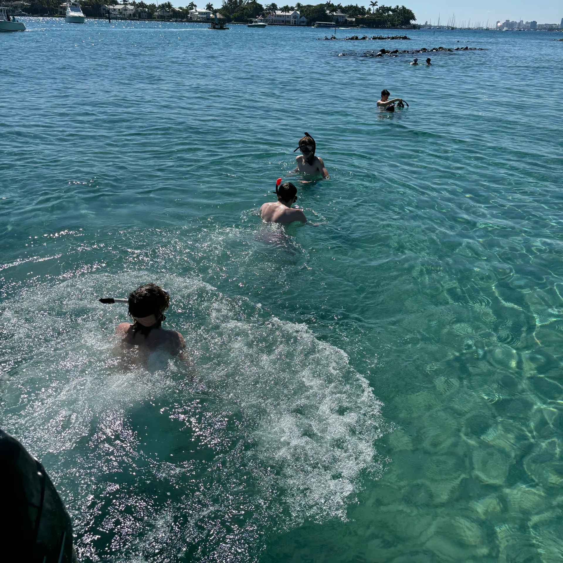 Luxury boat that fits 12 guests - Restroom - Free Fuel 