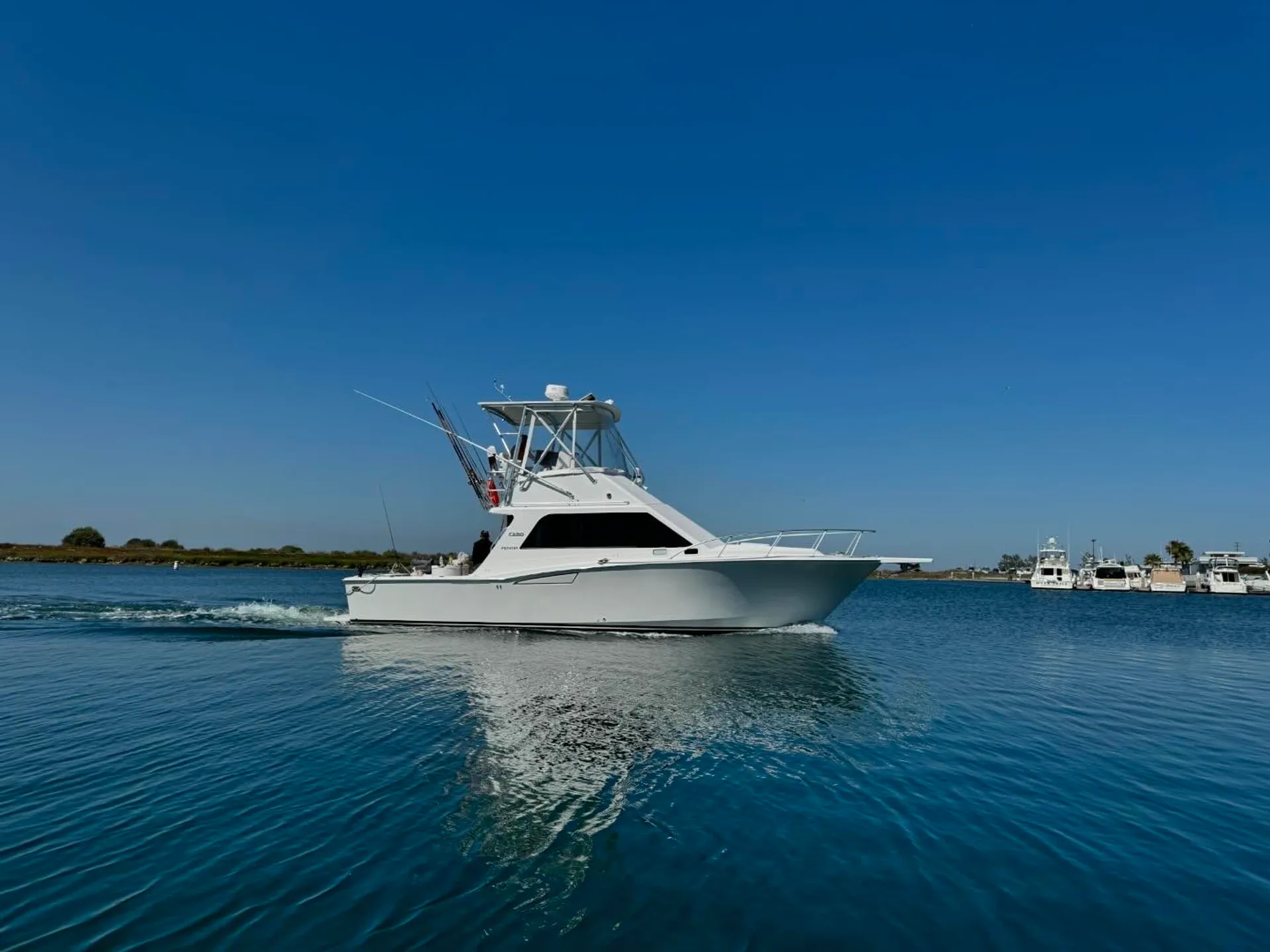 Luxury Cabo 35 Flybridge Charter - All Inclusive