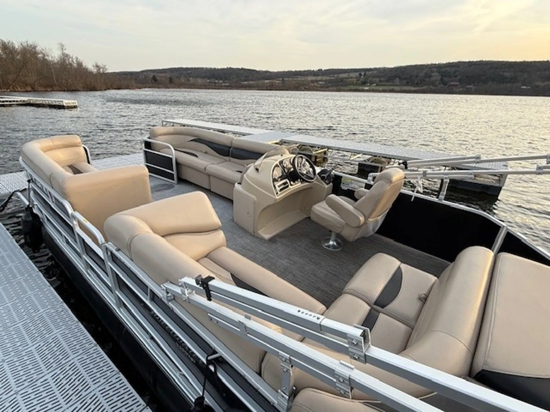 GODFREY MARINE SWEETWATER 2286 in Dundee, NY — photo 4