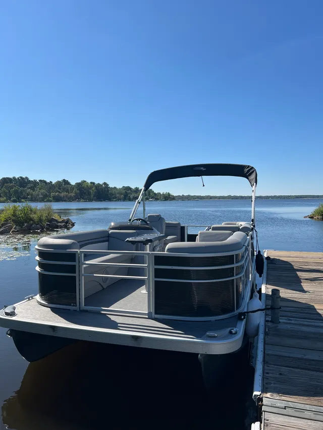 Rent a Bennington  pontoon in Wayzata, MN near me