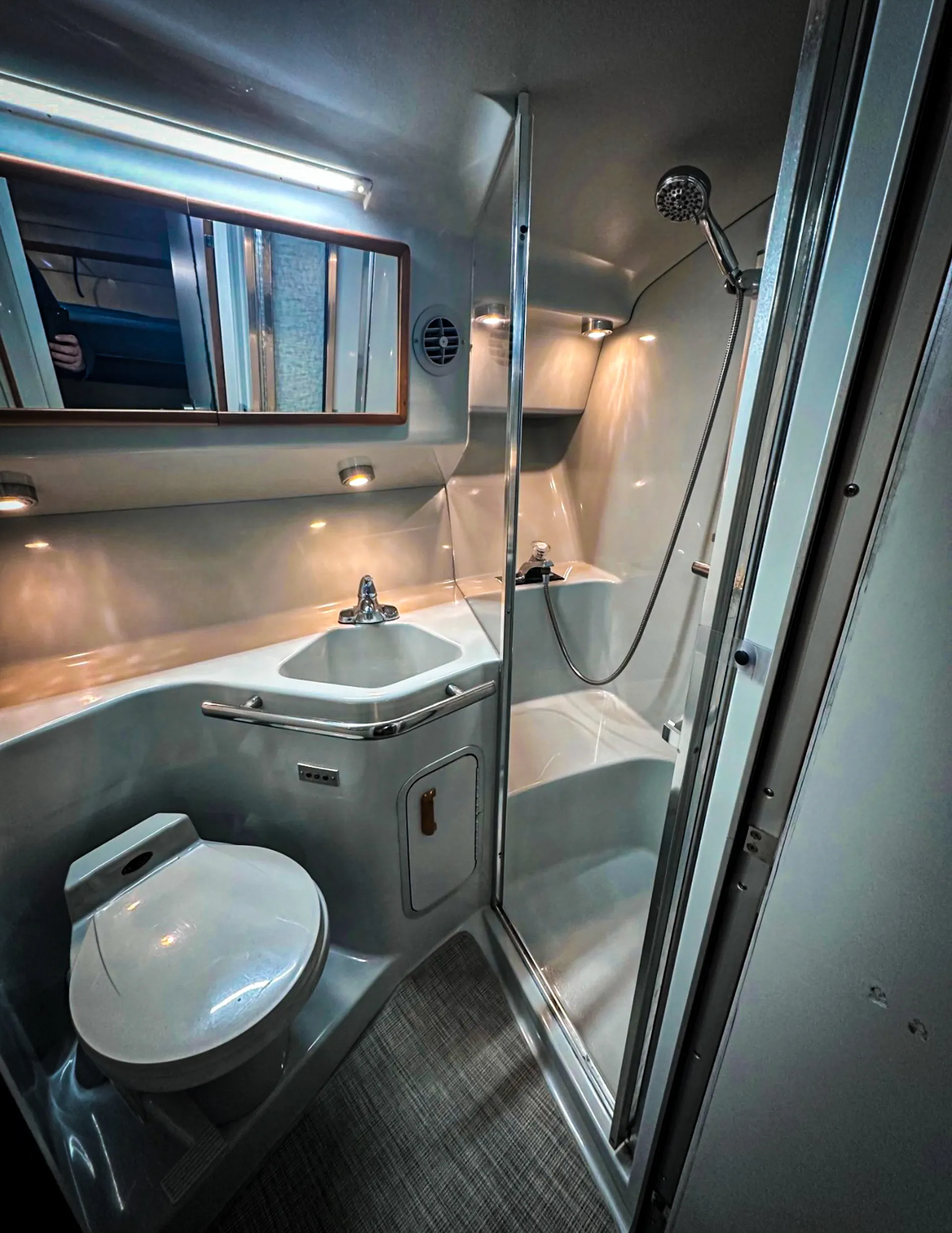 Sea Ray Boats Express Cruiser in Chicago, IL — photo 4