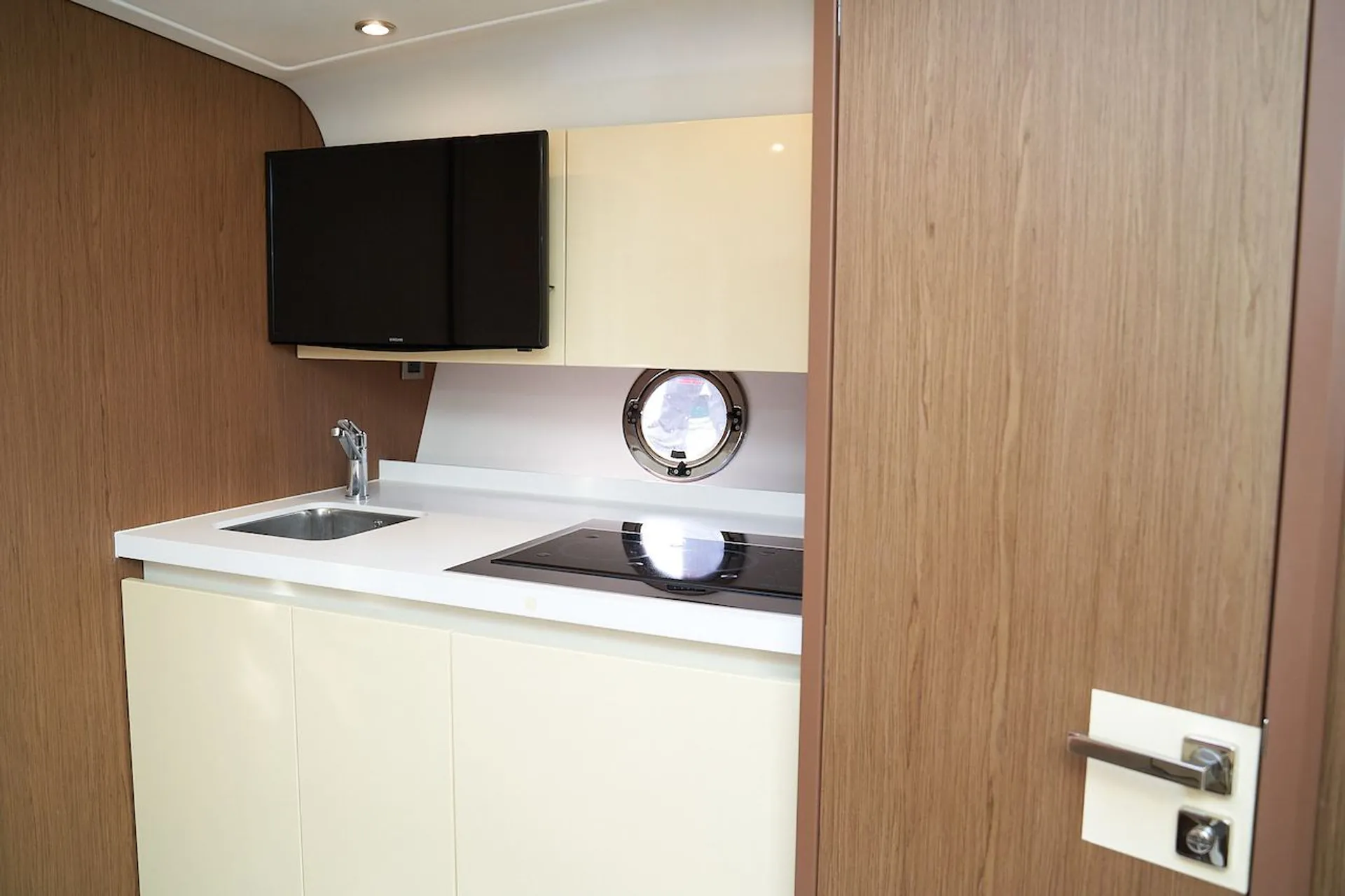 Charter a 40' Luxury Gran Tursimo Yacht for 12 guests