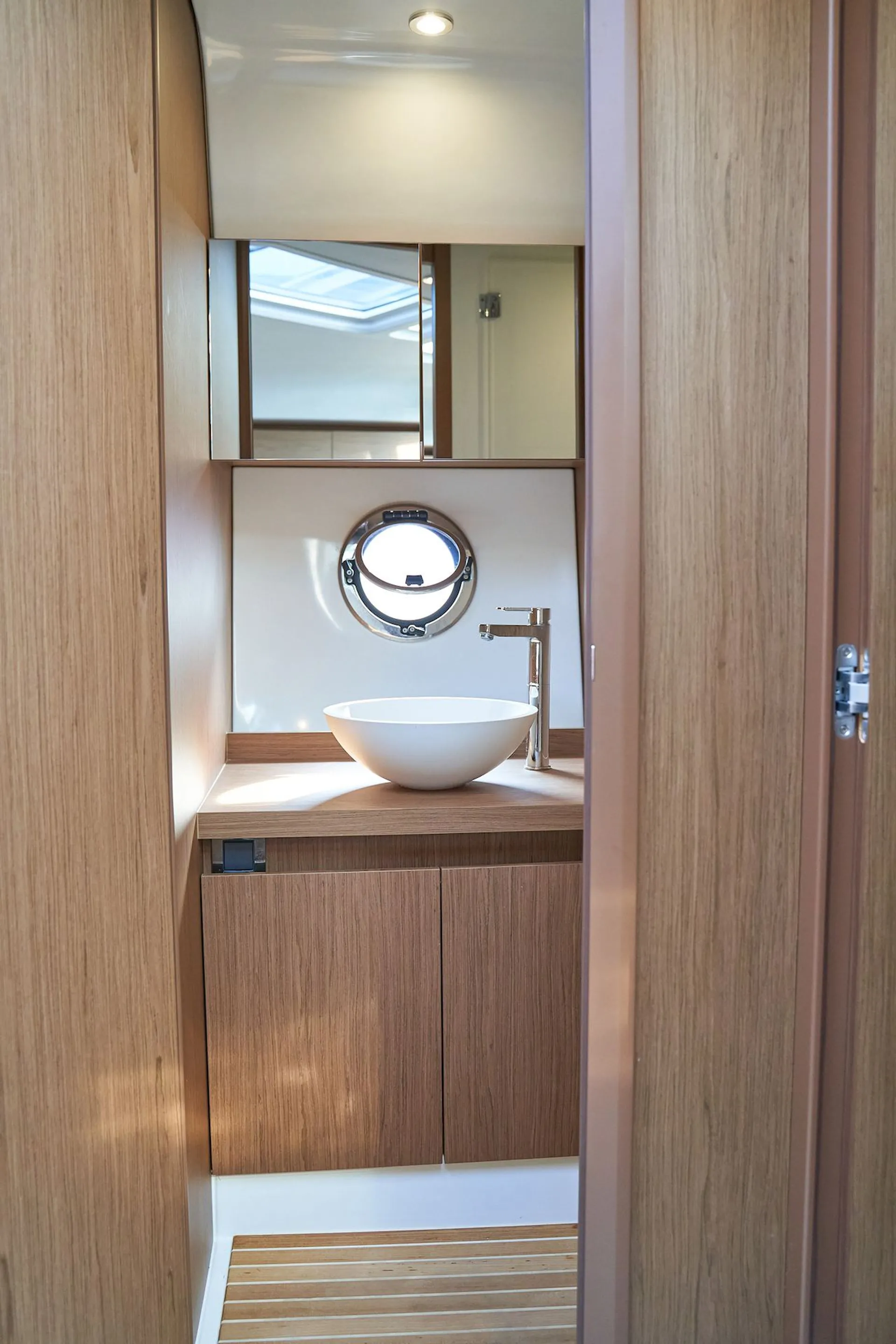 Charter a 40' Luxury Gran Tursimo Yacht for 12 guests