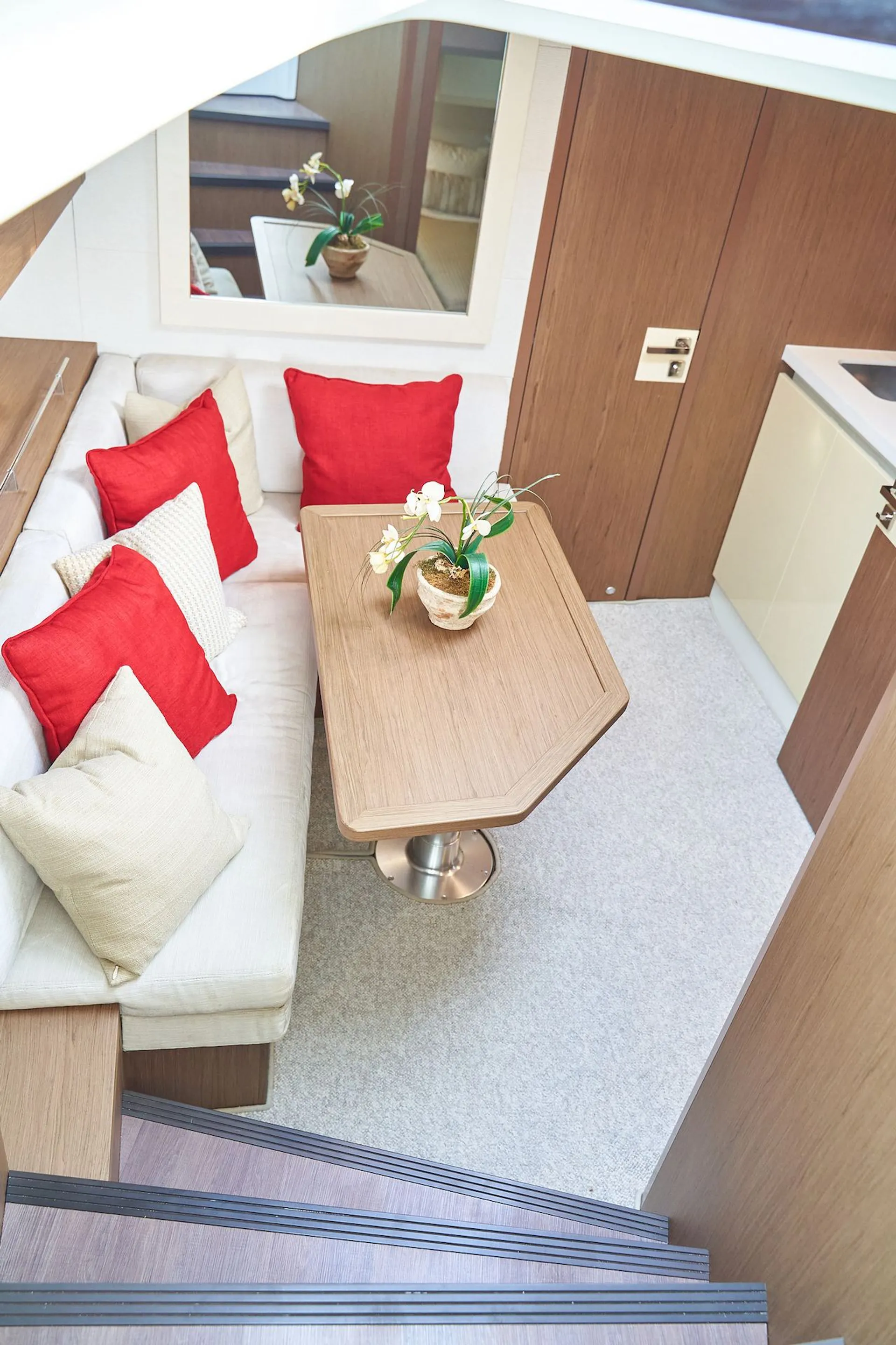 Charter a 40' Luxury Gran Tursimo Yacht for 12 guests