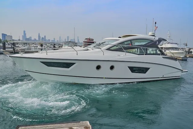 Rent a Beneteau USA motor yacht in Chicago, IL near me