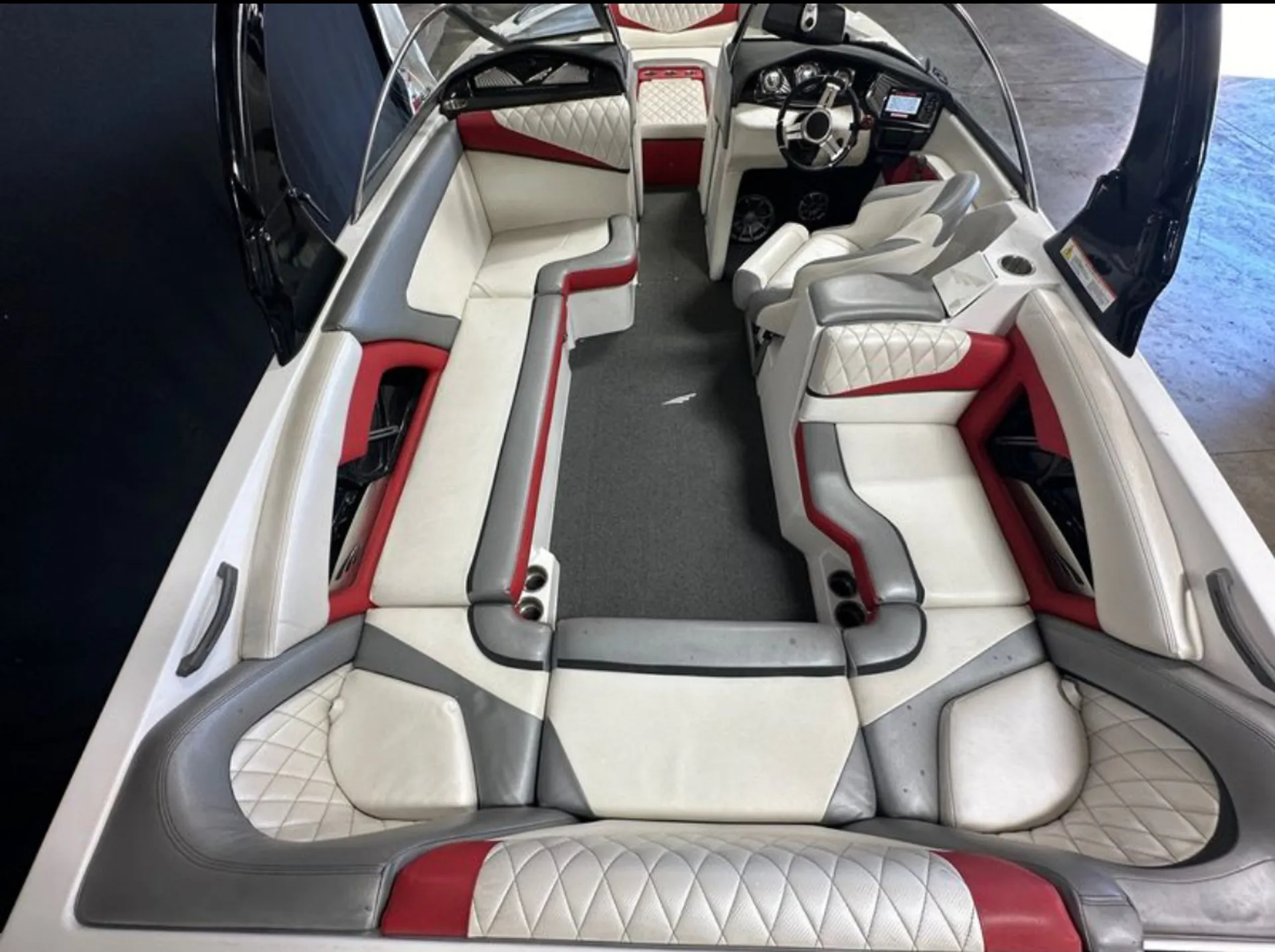 Perfect Surfboat Tige RZ4 24’