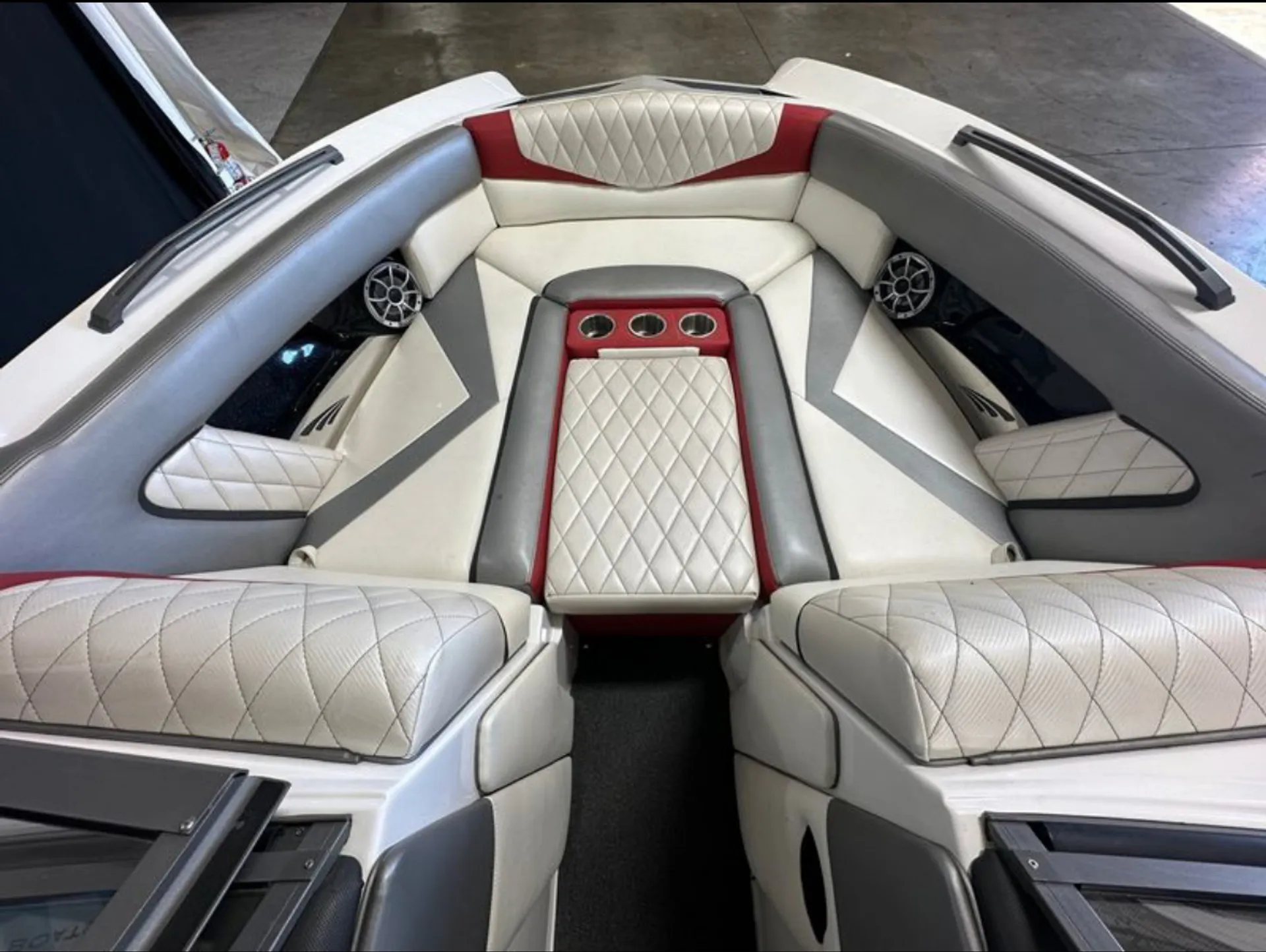 Perfect Surfboat Tige RZ4 24’